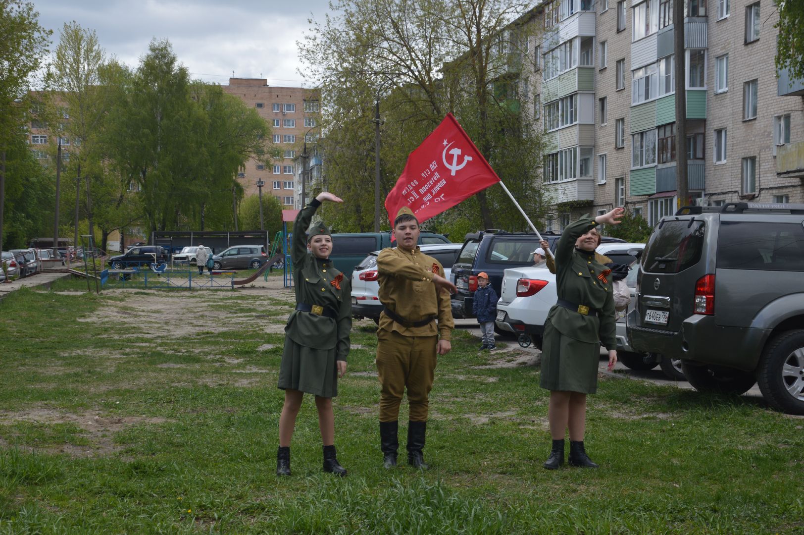 Шатура, чествование ветеранов ВОВ, концерт под окнами.