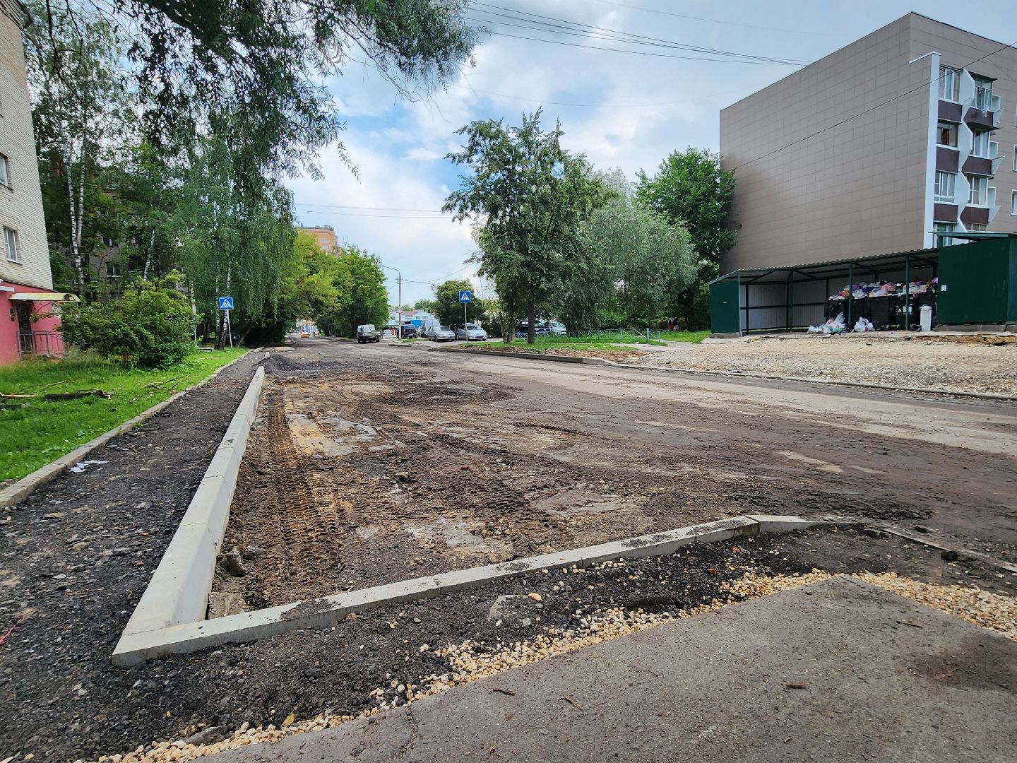 чехов, улица ильича, дорожный ремонт, замена покрытия, установка бордюров, ремонт тротуаров и съездов, капремонт дороги, госпрограмма московской области, развитие дорожного комплекса, парковочные карманы,