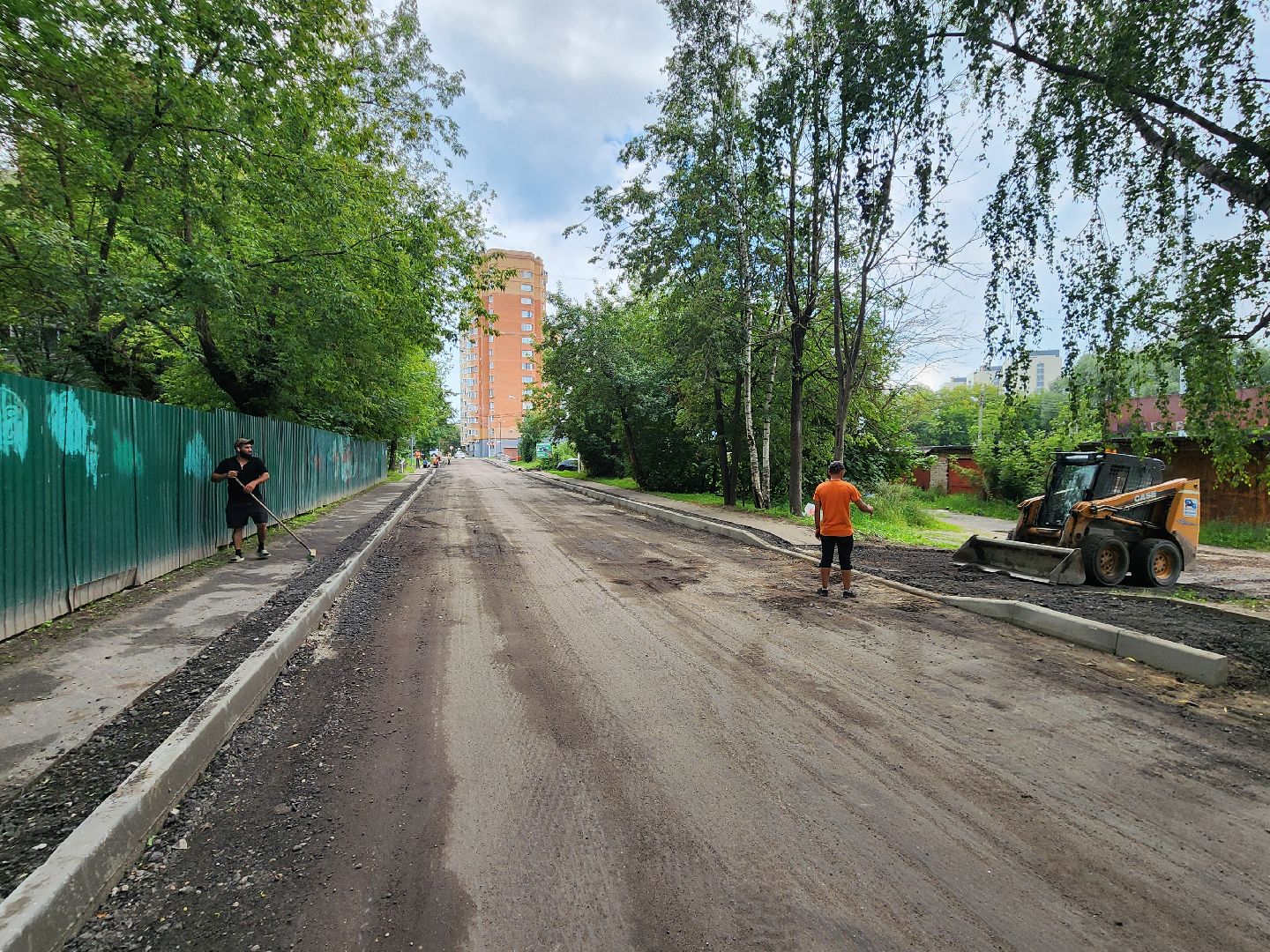 чехов, улица ильича, дорожный ремонт, замена покрытия, установка бордюров, ремонт тротуаров и съездов, капремонт дороги, госпрограмма московской области, развитие дорожного комплекса, парковочные карманы,