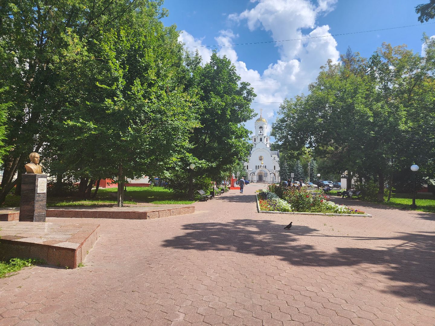 фрязино, волонтеры подмосковья, уборка памятников, подростки на уборке, молодежный центр,