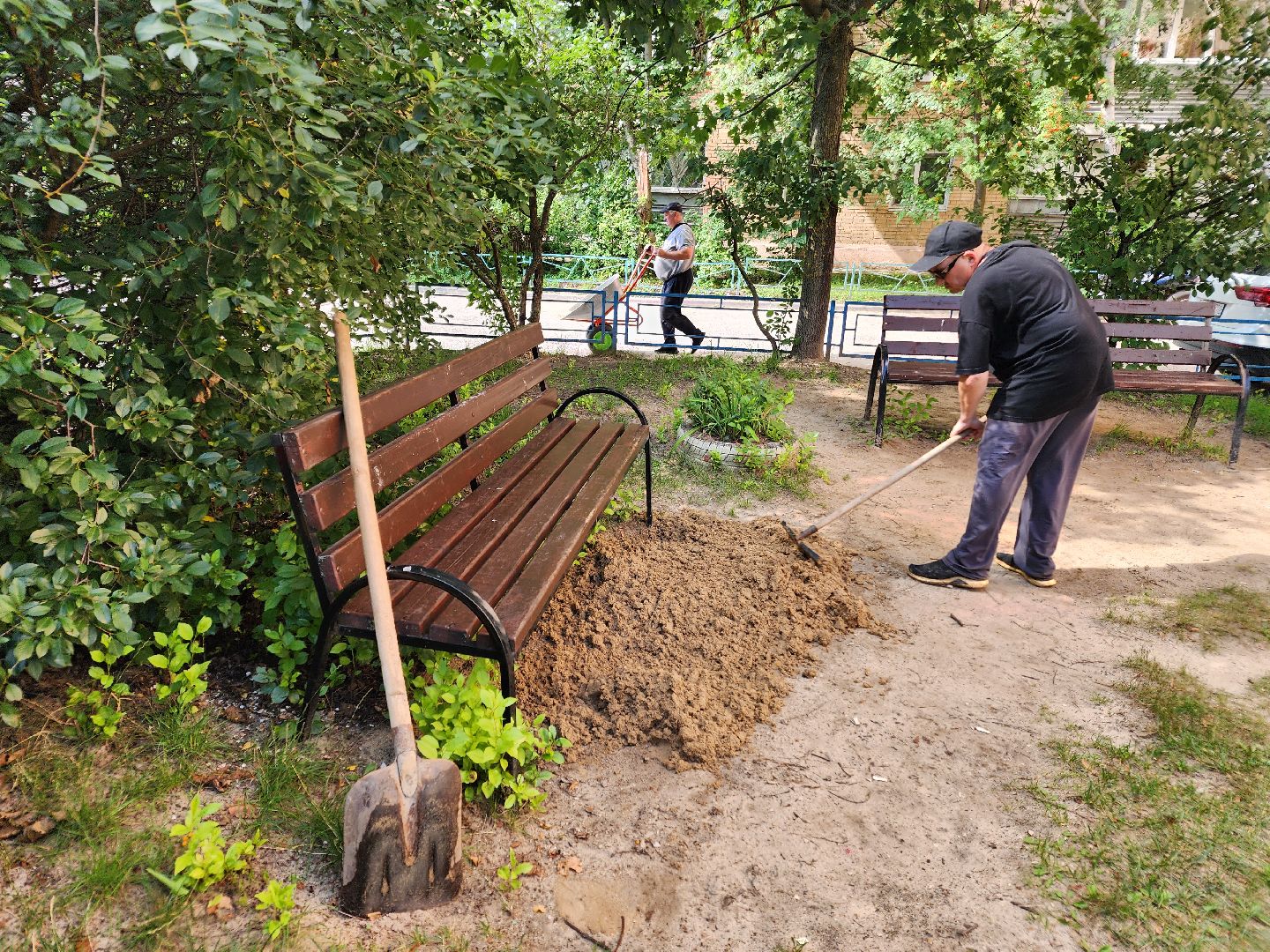 чехов, улица чехова 4, детская площадка, восстановление покрытия, благоустройство, уборка мусора, покос травы, обрезка веток, обращения жителей, портал добродел, мбу чеховское благоустройство,
