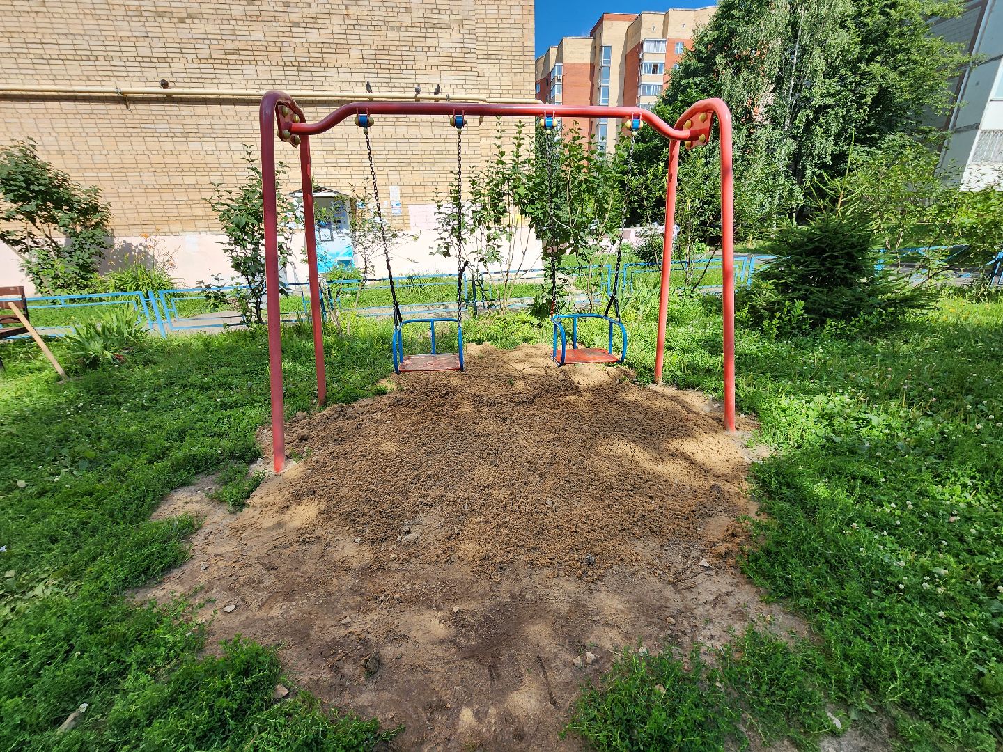 чехов, улица чехова 4, детская площадка, восстановление покрытия, благоустройство, уборка мусора, покос травы, обрезка веток, обращения жителей, портал добродел, мбу чеховское благоустройство,