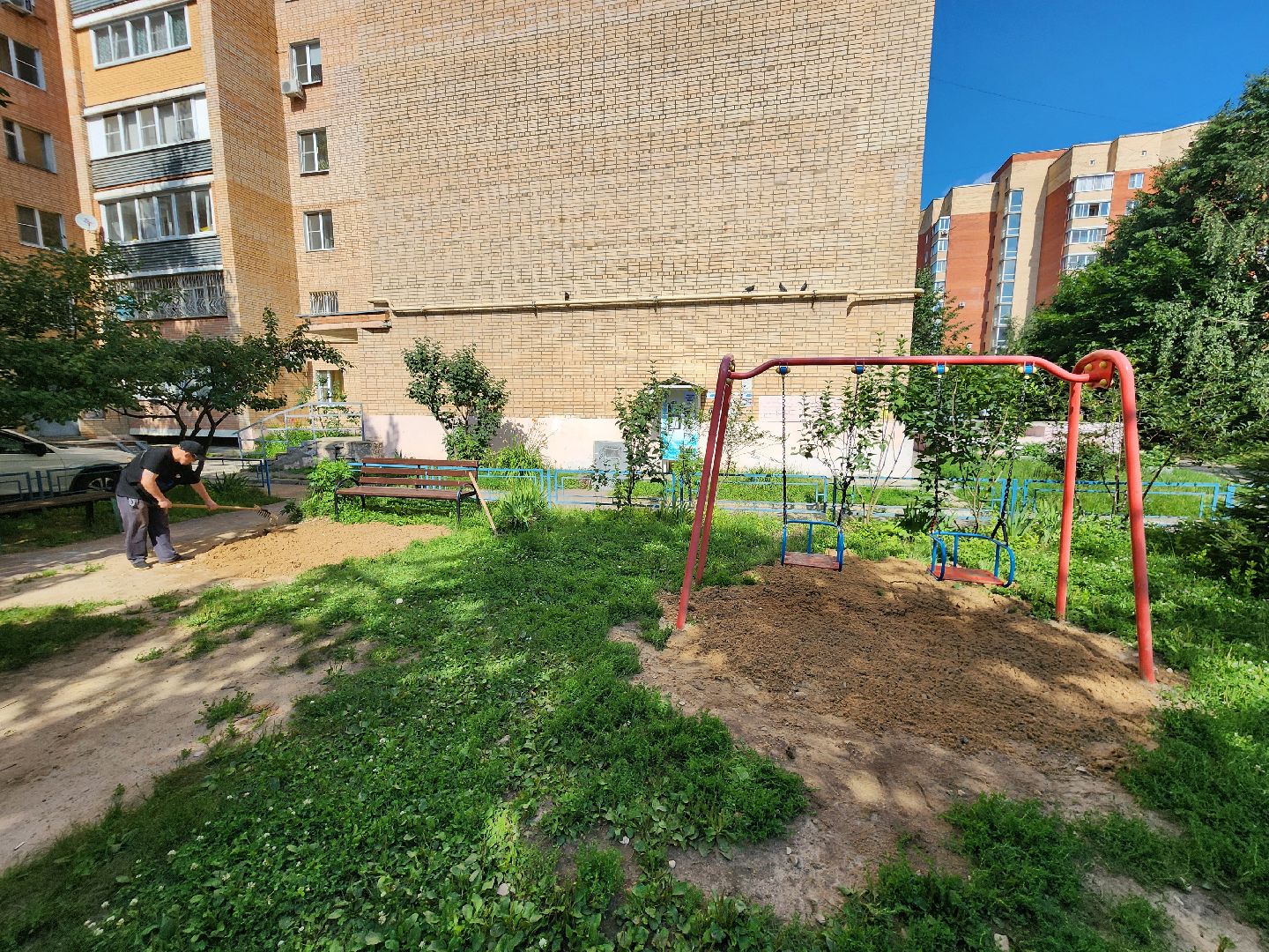 чехов, улица чехова 4, детская площадка, восстановление покрытия, благоустройство, уборка мусора, покос травы, обрезка веток, обращения жителей, портал добродел, мбу чеховское благоустройство,