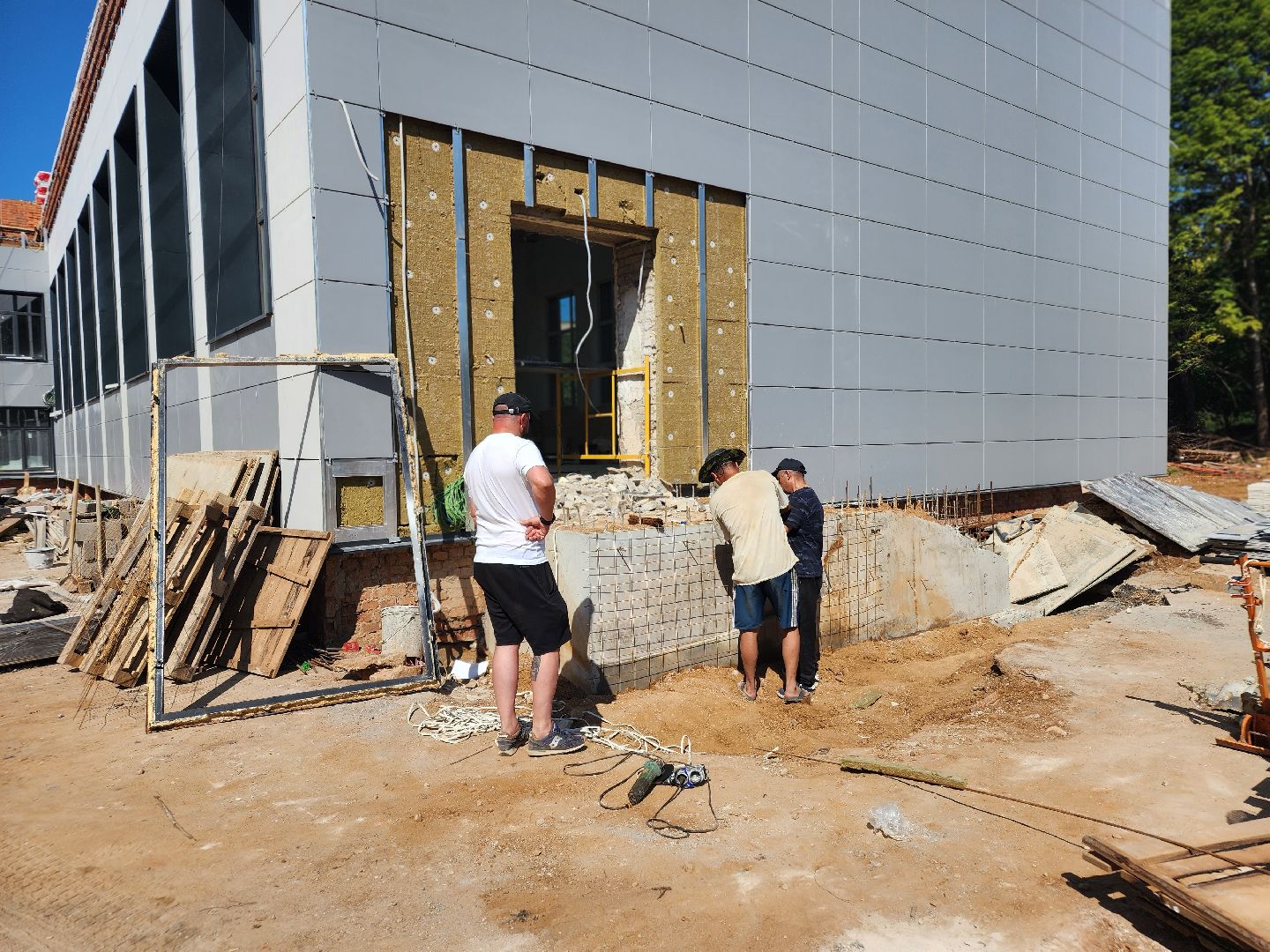 школа 8 пересвет, капитальный  ремонт, средняя школа 8, 1 сентября, замена инженерных сетей, замена кровли, утепление фасада, спортплощадка,