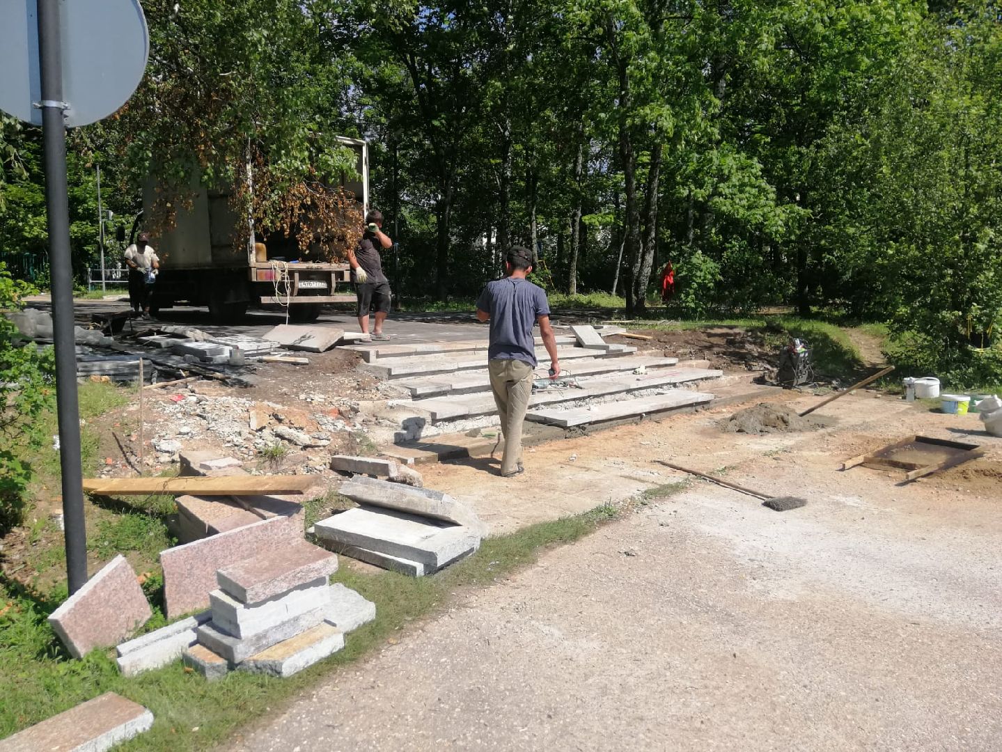 городской округ восход, благоустройство, стадион, ремонт входной группы, гранитная плитка,