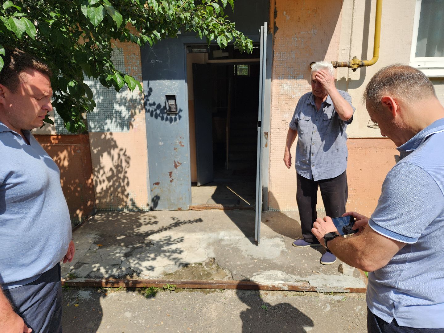 Чехов, депутат госдумы рф, александр коган, встреча с жителями, обращения жителей, переход домов в другую ук, проблемы жкх, подвалы, кровля, уборка подъездов и дворов, мбу чеховское благоустройство, госжилинспекция,