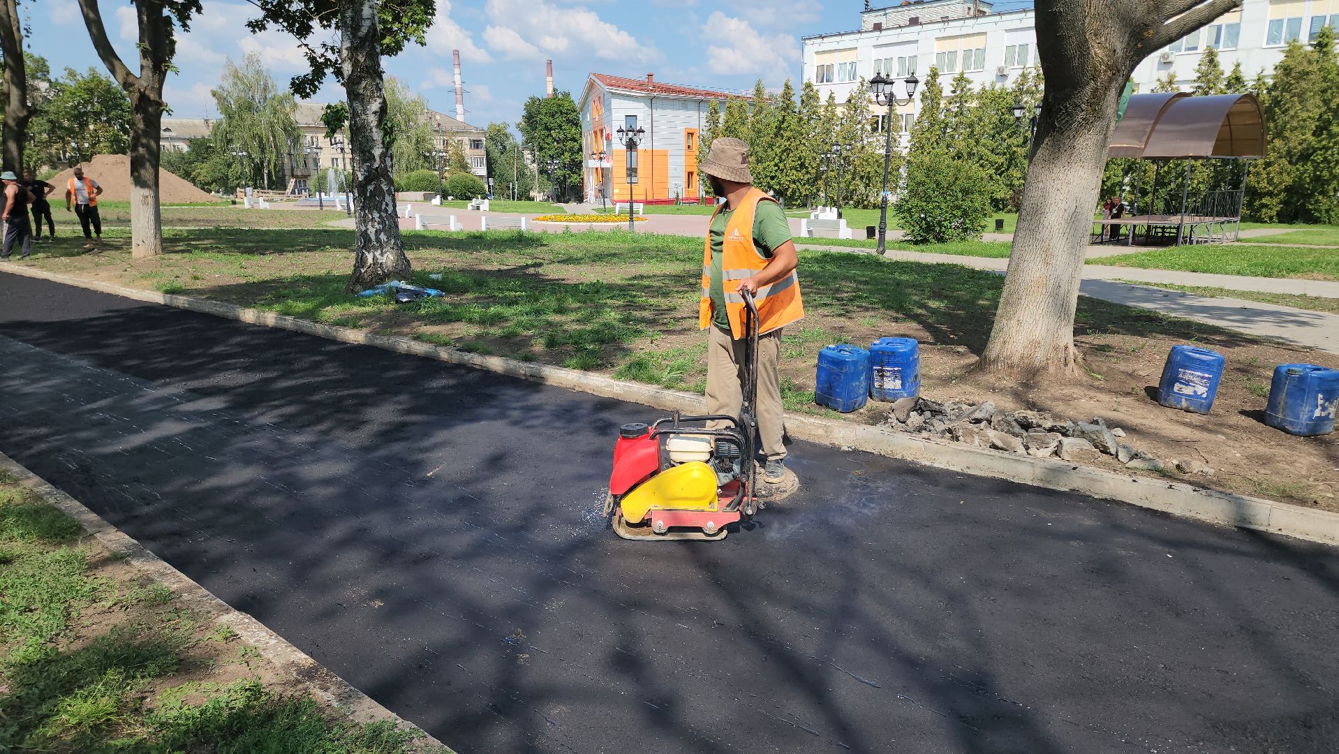 кашира, благоустройство, тротуар, асфальтирование, пешеходная зона, сквер, ремонт теплотрассы,