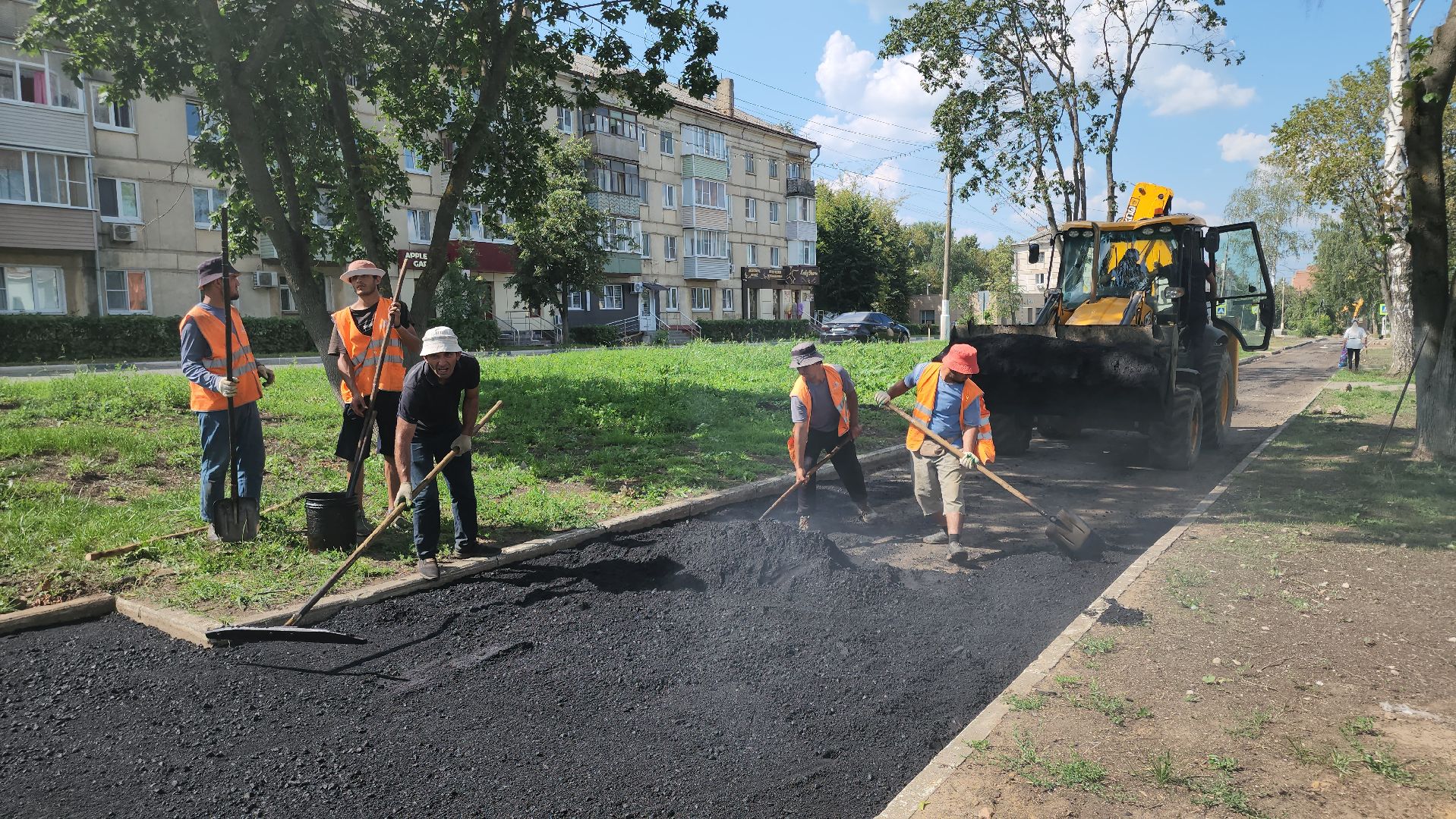 кашира, благоустройство, тротуар, асфальтирование, пешеходная зона, сквер, ремонт теплотрассы,