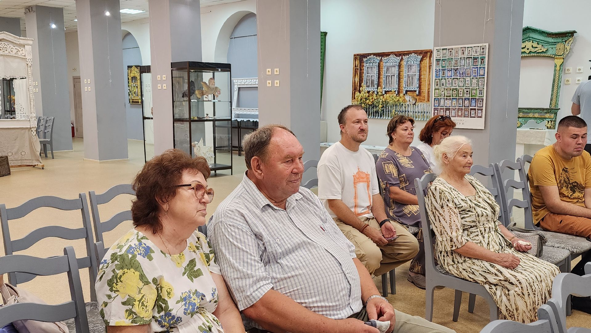 луховицы, культурно-выставочный зал, музей луховицы, выставка наличников, народное творчество,