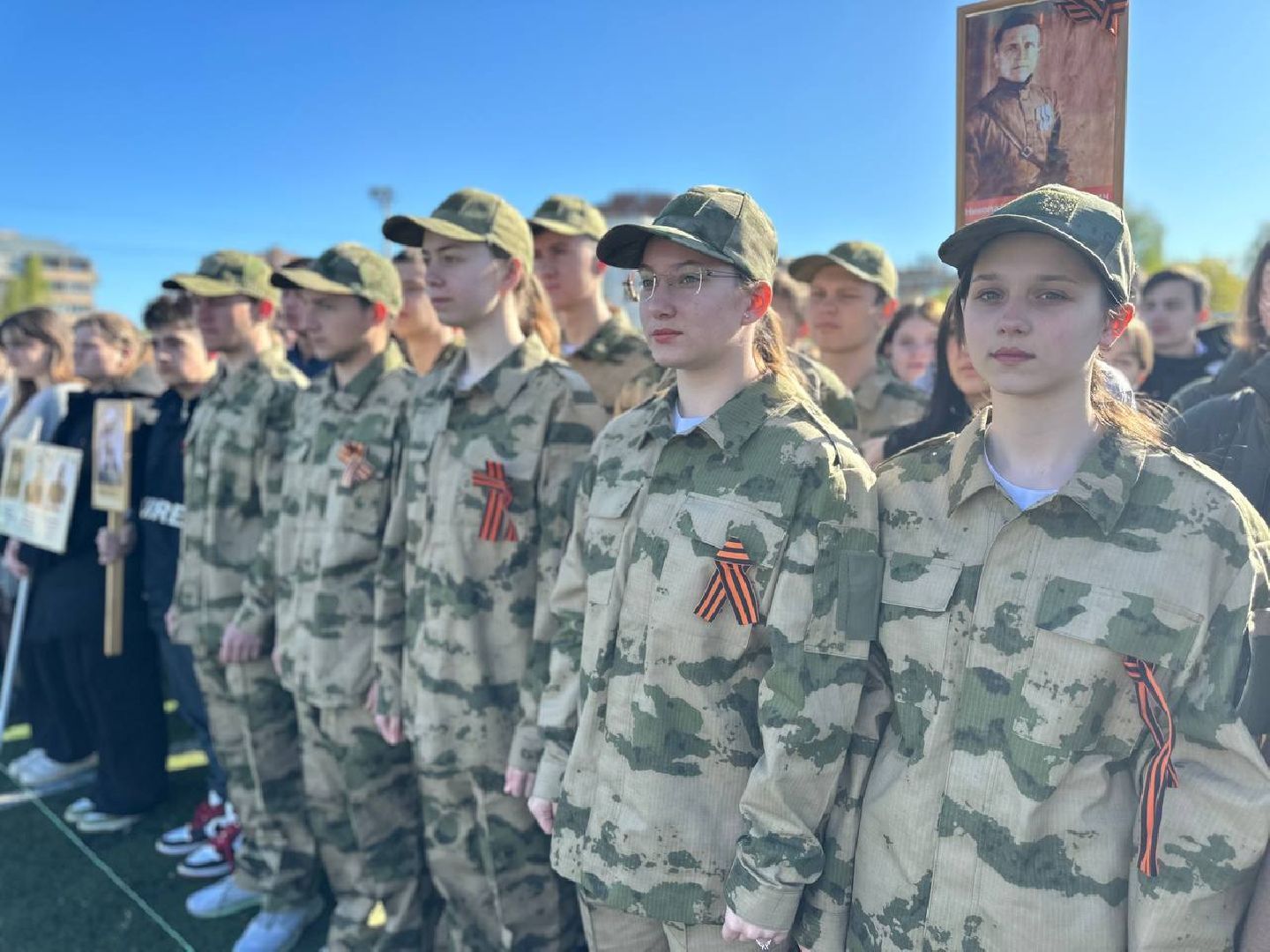 Можайск, Можайский городской округ, Подмосковье, День Победы, герой, ветеран, советский солдат, Бессмертный полк, школьники, шествие, память