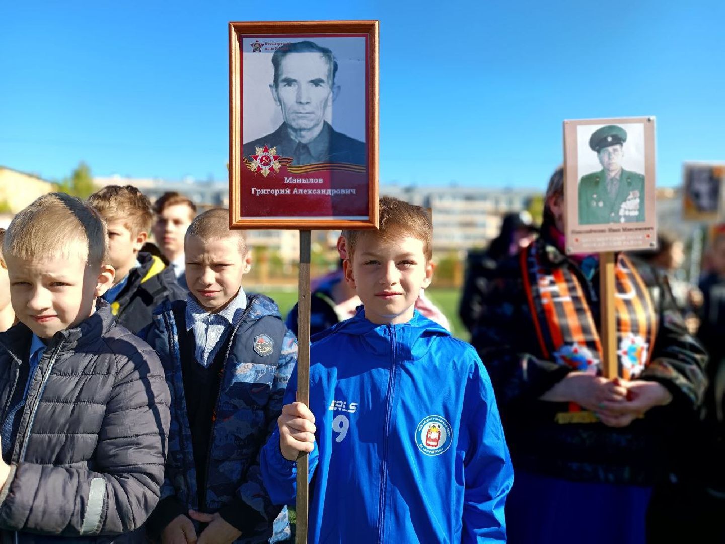 Можайск, Можайский городской округ, Подмосковье, День Победы, герой, ветеран, советский солдат, Бессмертный полк, школьники, шествие, память