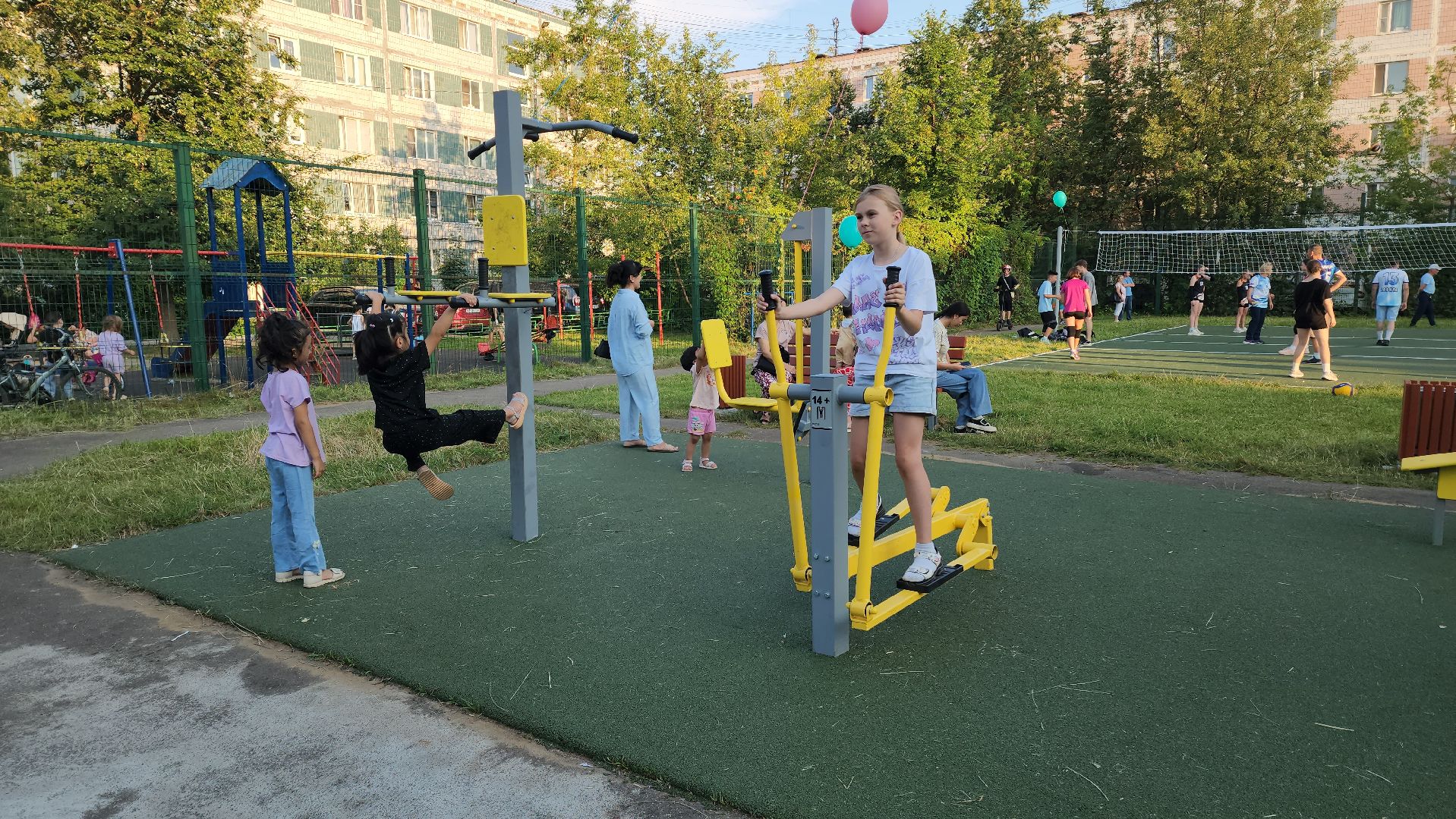 спортивная площадка, Лобня, открытие спортивной площадки,Подарок жителям города ,