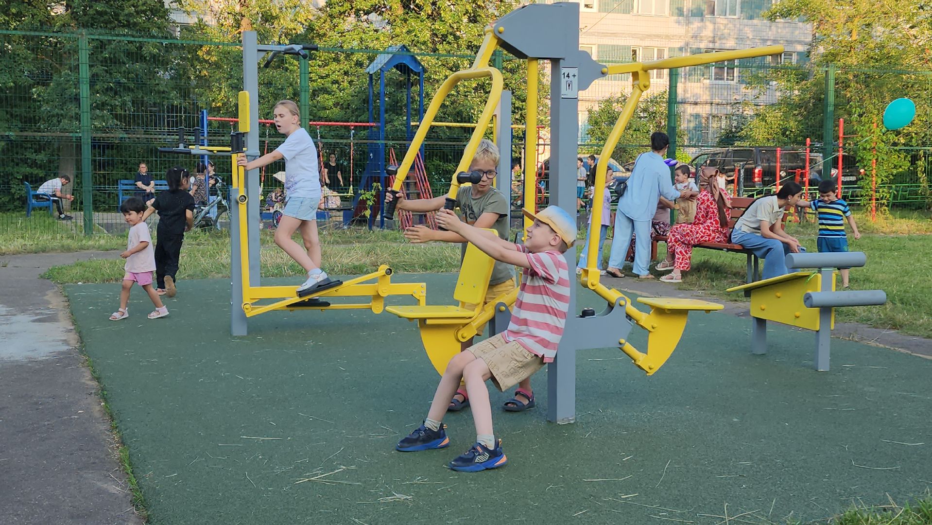 спортивная площадка, Лобня, открытие спортивной площадки,Подарок жителям города ,