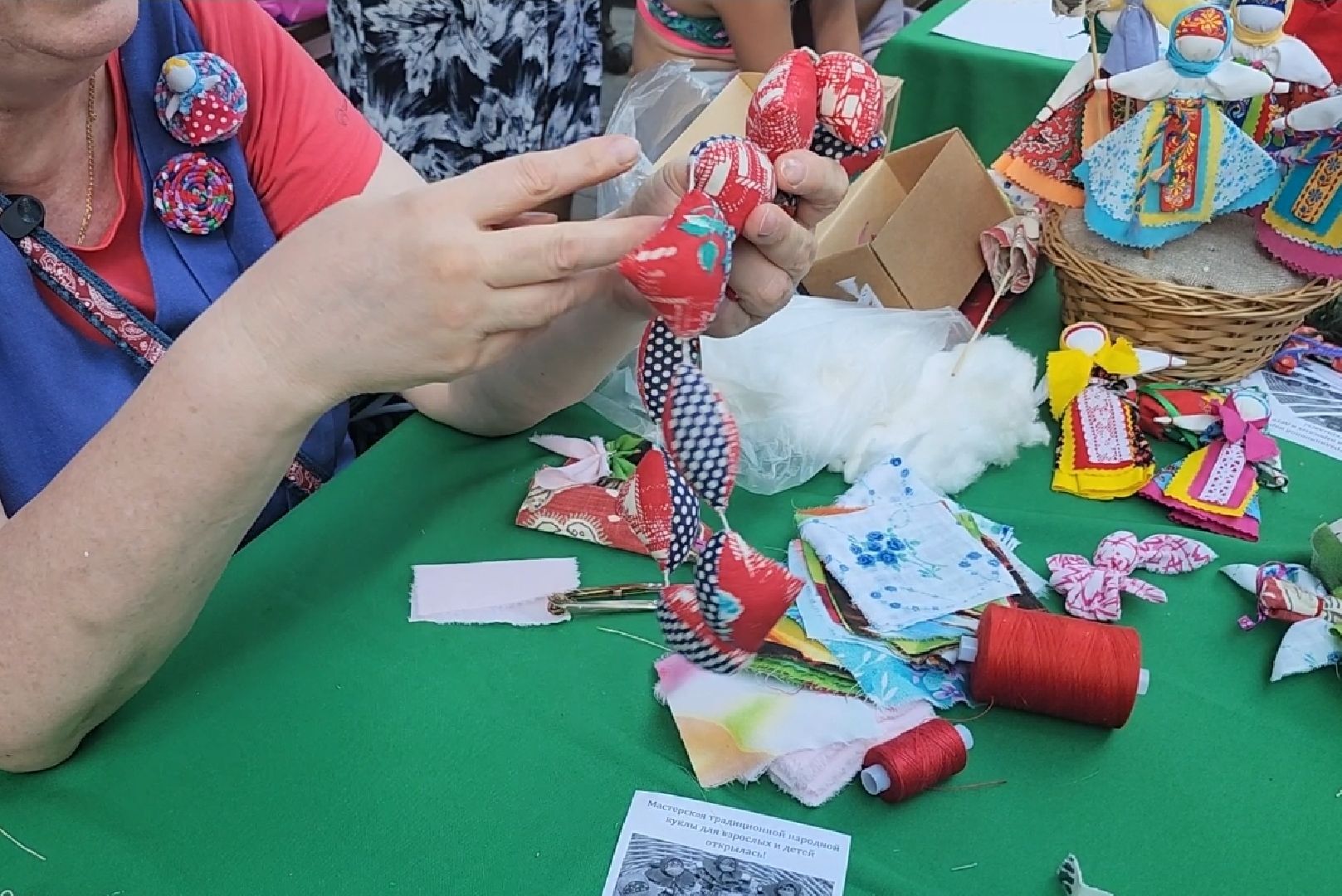 долгопрудный, центральный парк, мастер-класс, тряпичные куклы, день дружбы,