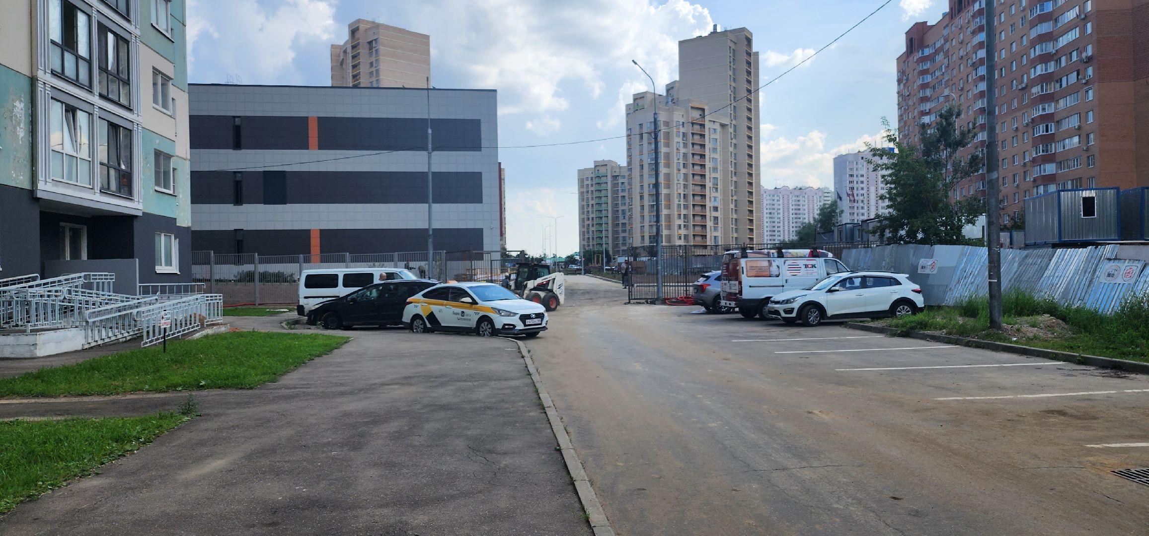 долгопрудный, школа в микрорайоне центральный, новый бульвар, дорожка, плитка, школы,