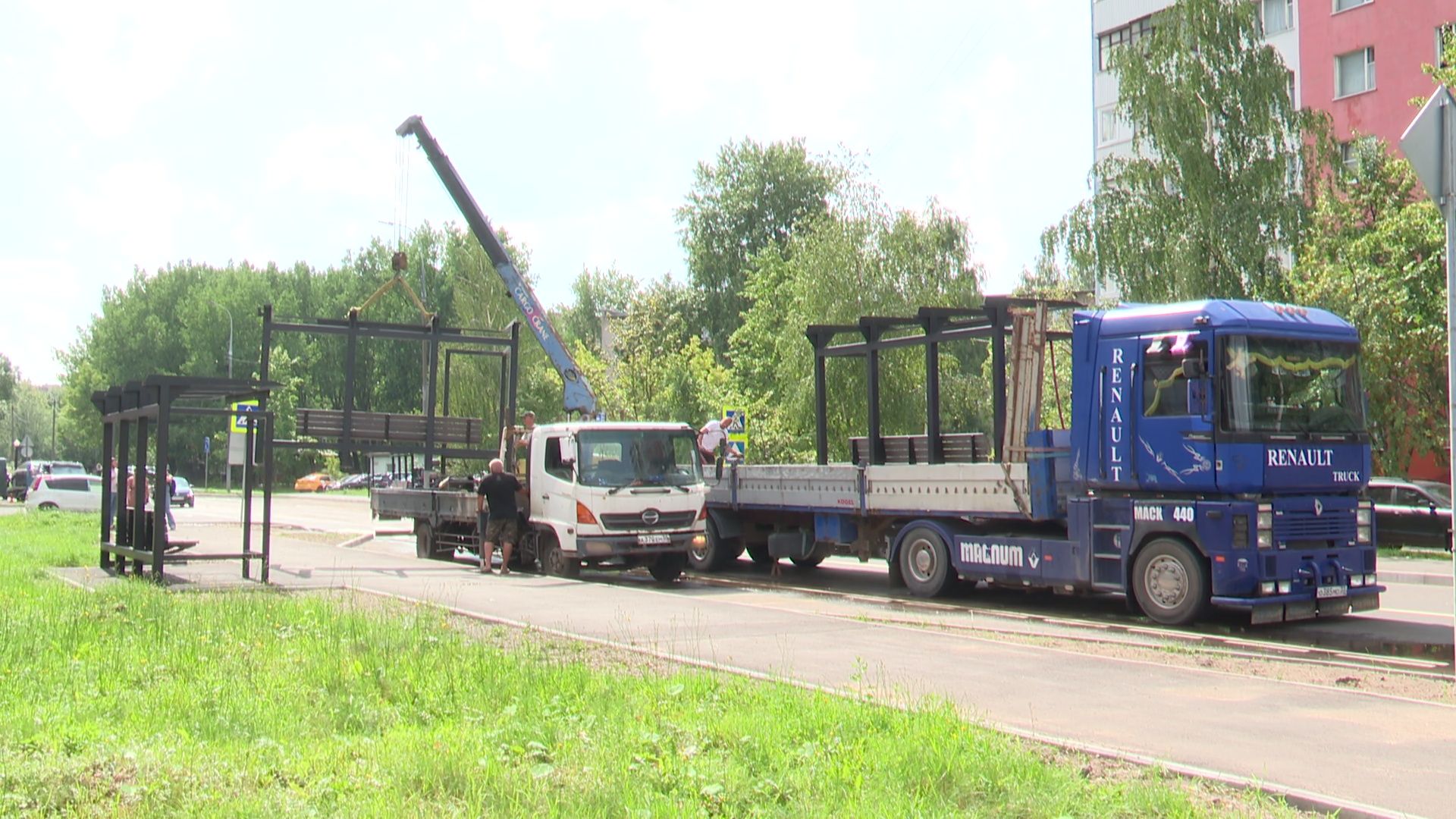 Реутов, остановочный павильон, автобусы, пассажиры,