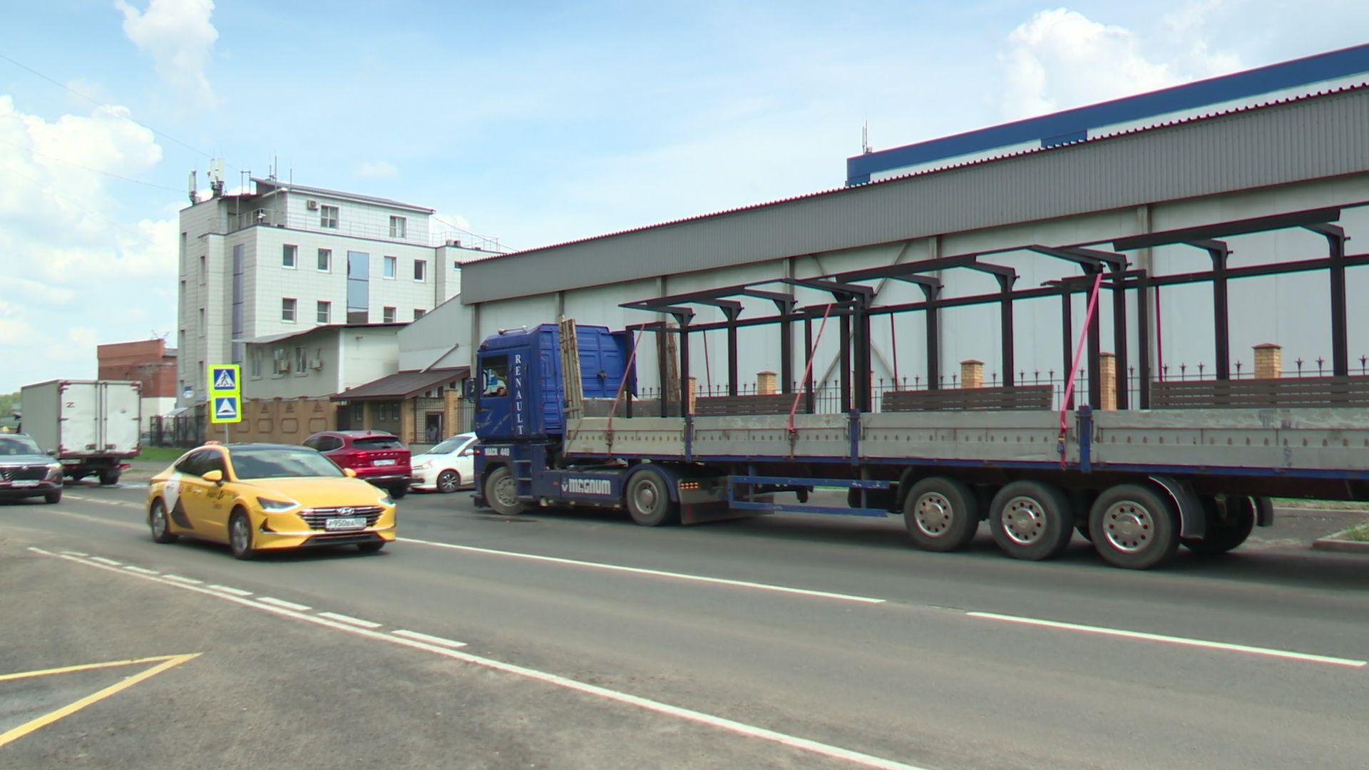 Реутов, остановочный павильон, автобусы, пассажиры,