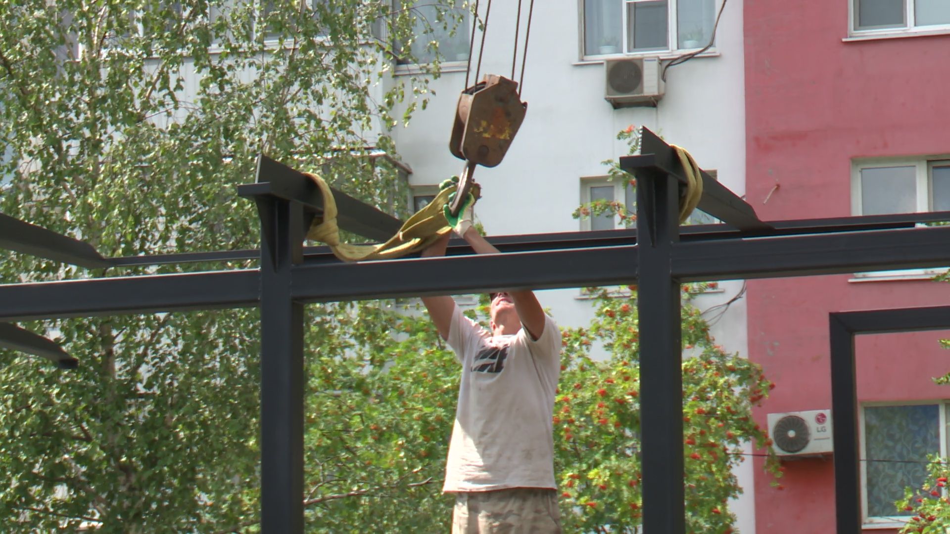 Реутов, остановочный павильон, автобусы, пассажиры,