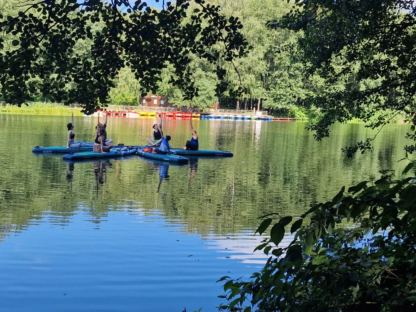 йога на сапбордах, йога на сапе, йога на воде, йога в пехорке, балашиха,