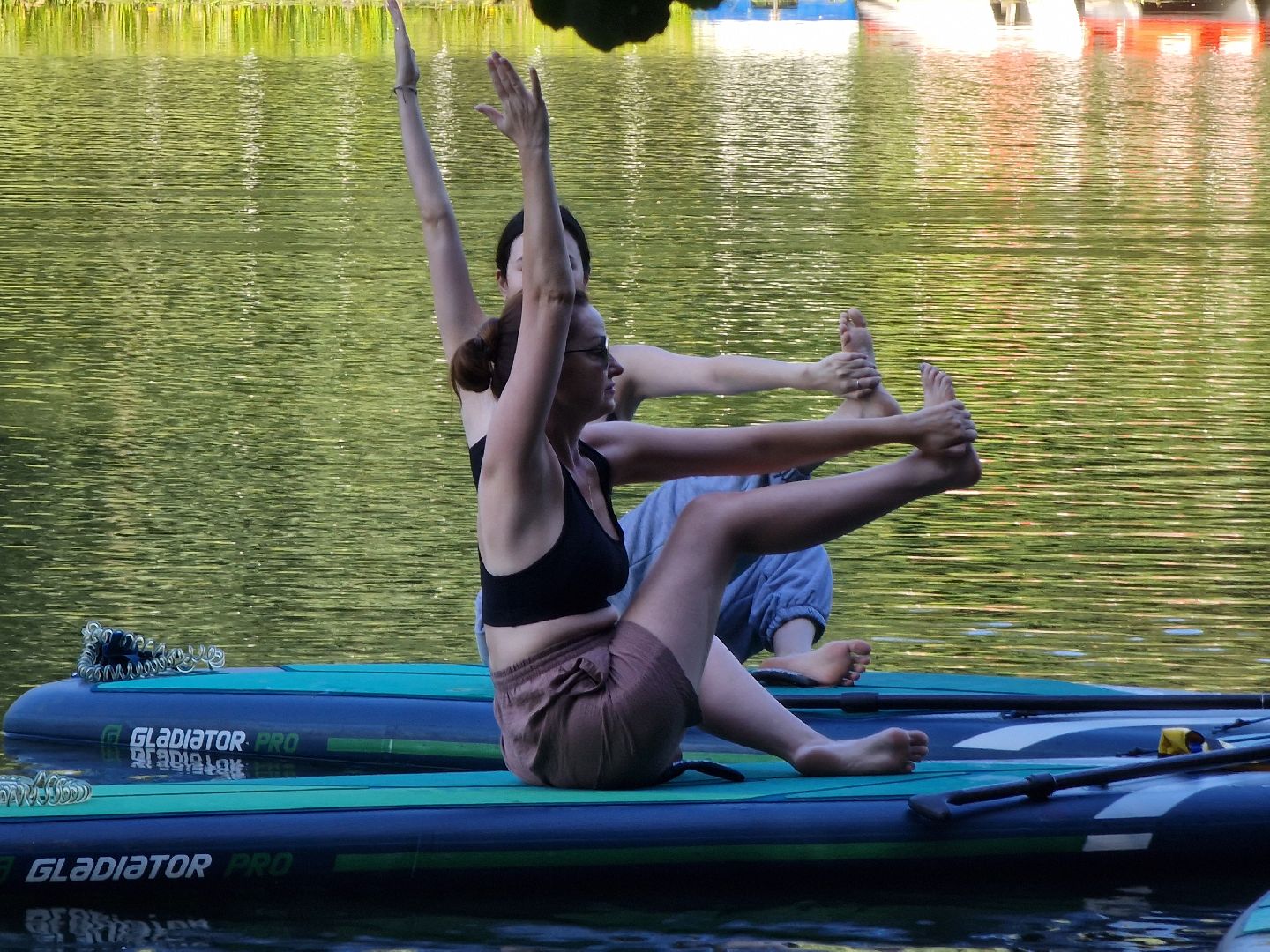 йога на сапбордах, йога на сапе, йога на воде, йога в пехорке, балашиха,