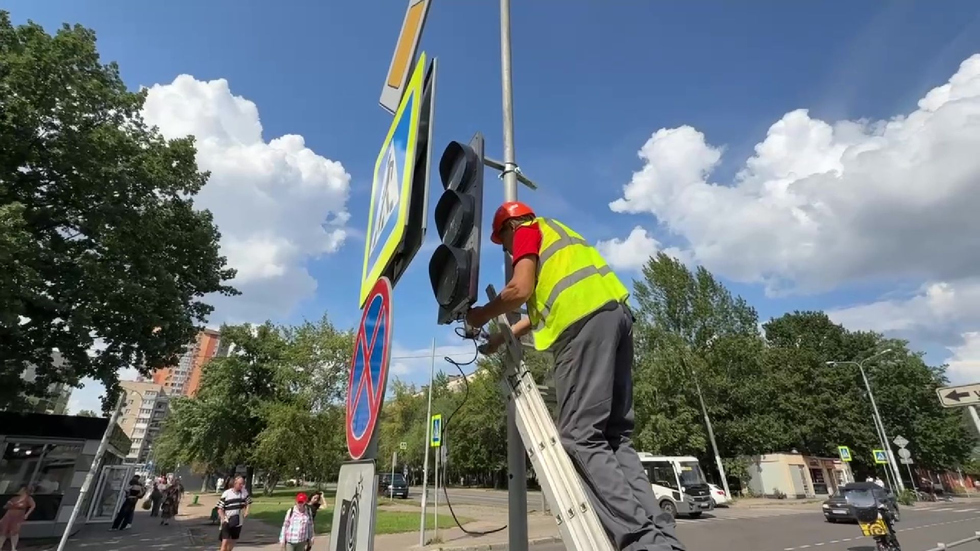 Реутов, сваетофор, движение, пешеходы, автомобилисты, ПДД,