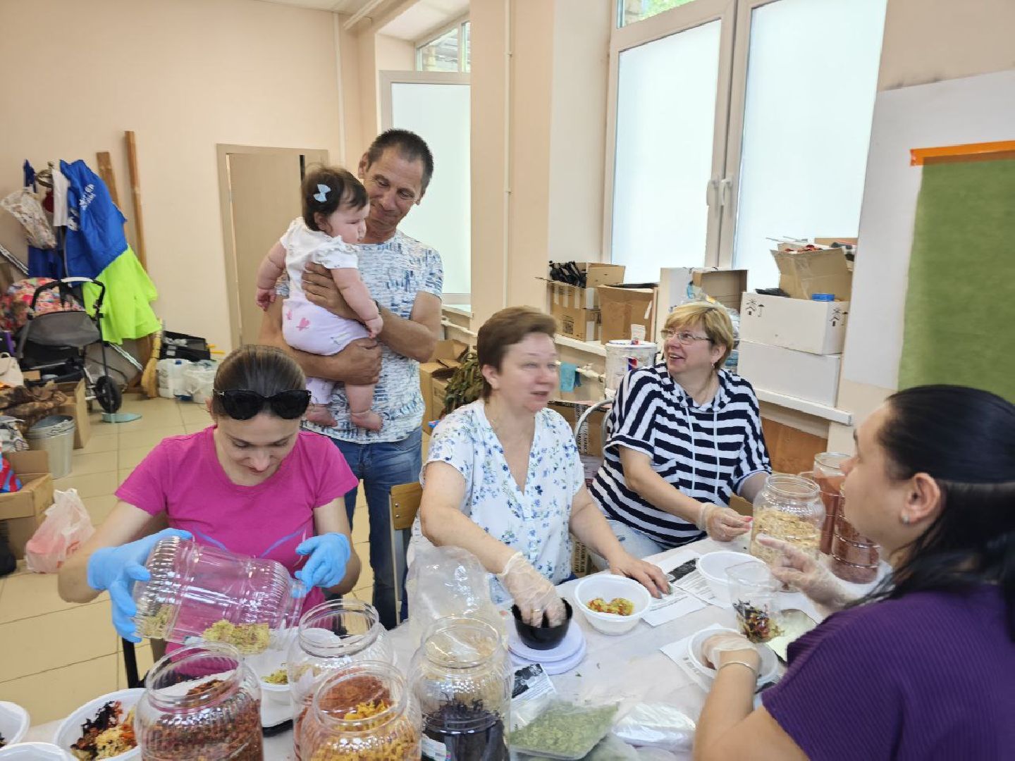 сво, бойцы, гуманитарная помощь, волонтеры, медикаменты, свечи, сети,
