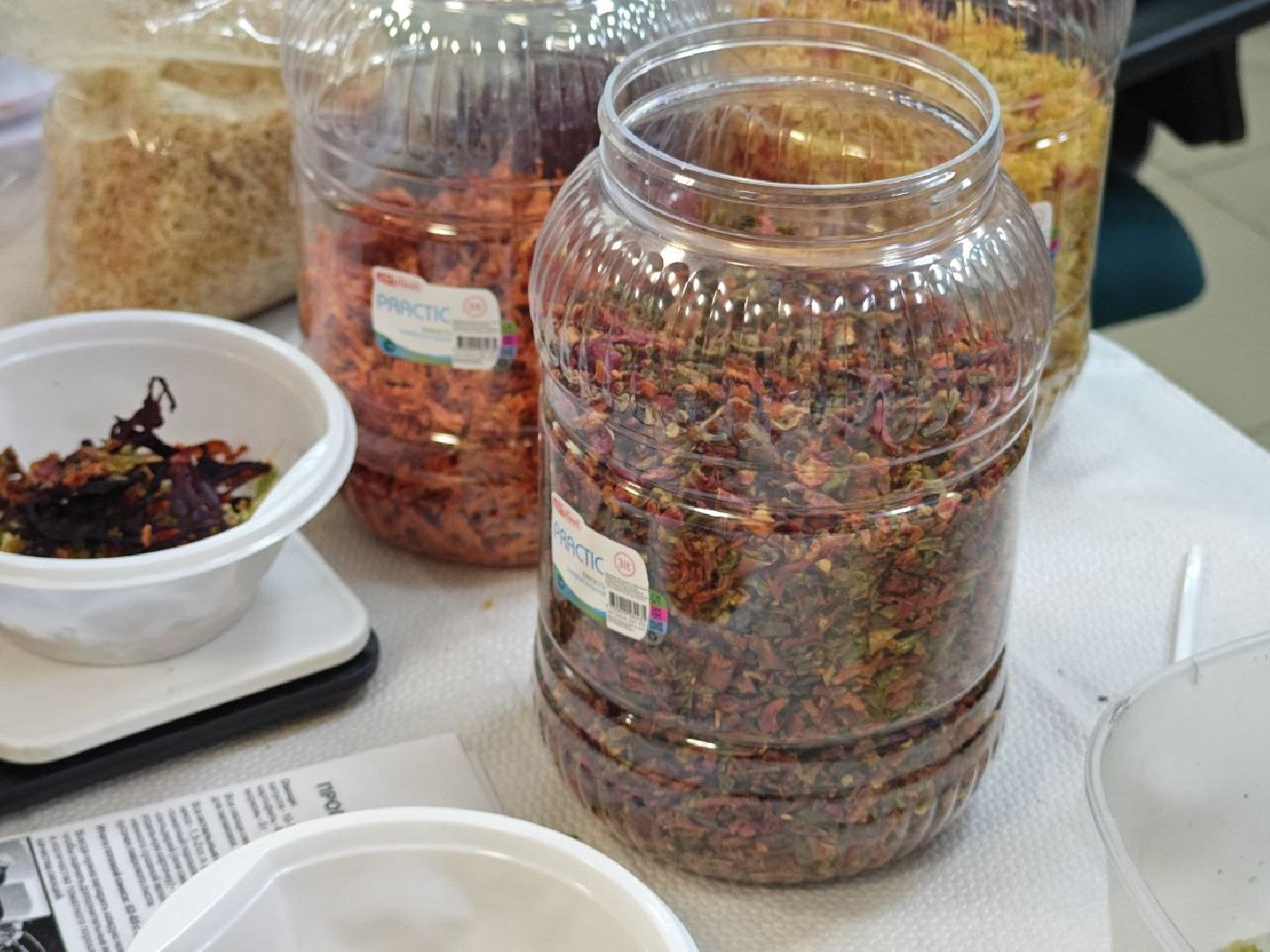 сво, бойцы, гуманитарная помощь, волонтеры, медикаменты, свечи, сети,