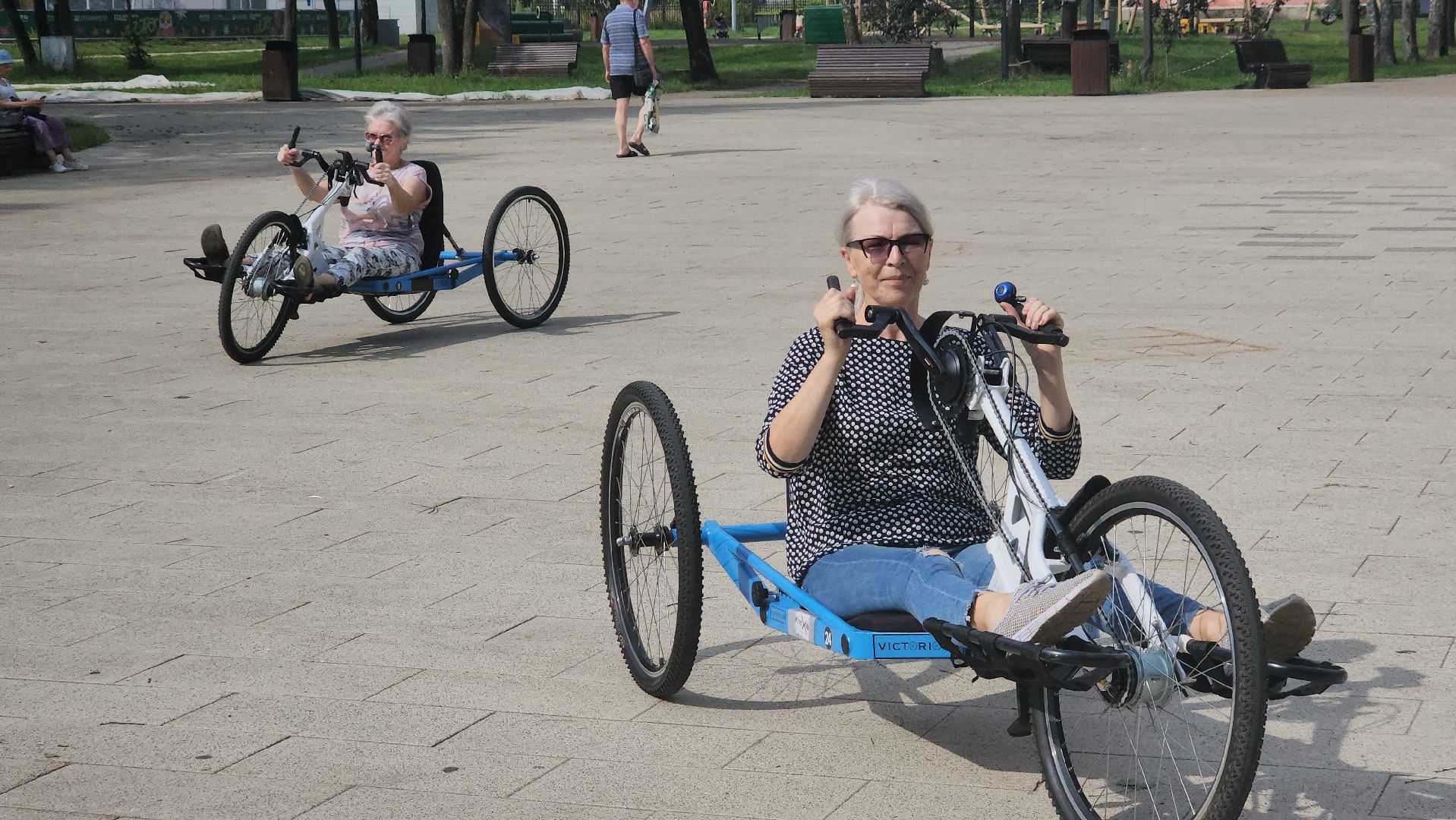 вертикалки, пушкино, активное долголетие, велосипеды, пожилые люди, здоровье, катание в парке,благотворительный фонд,