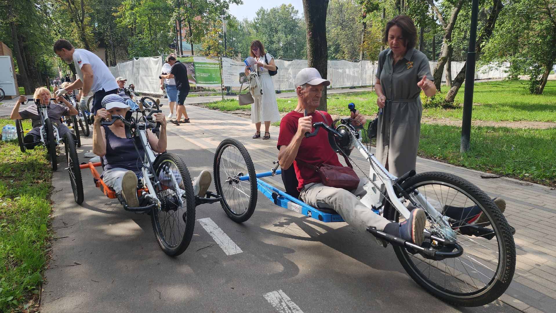 вертикалки, пушкино, активное долголетие, велосипеды, пожилые люди, здоровье, катание в парке,благотворительный фонд,