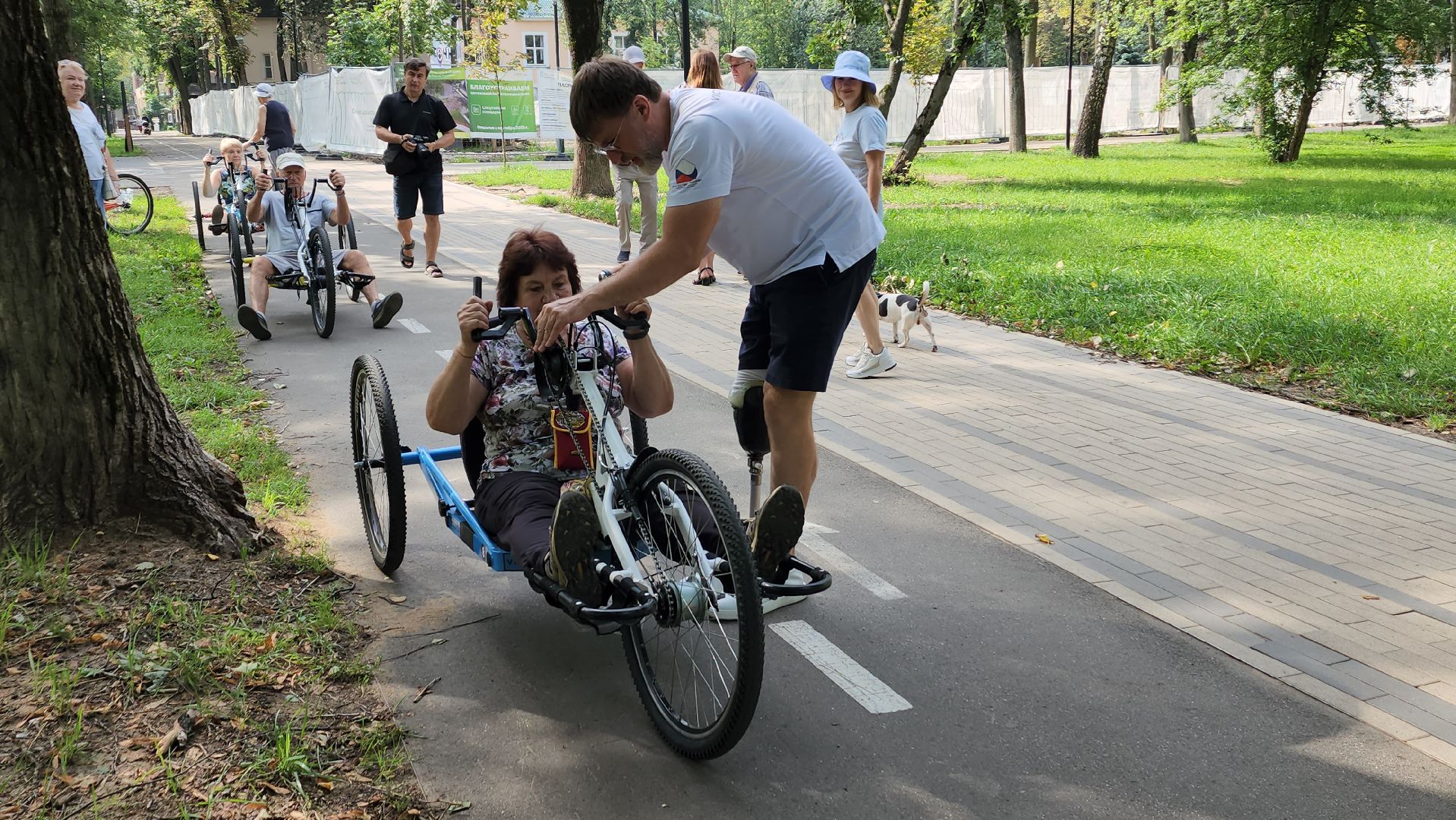 вертикалки, пушкино, активное долголетие, велосипеды, пожилые люди, здоровье, катание в парке,благотворительный фонд,