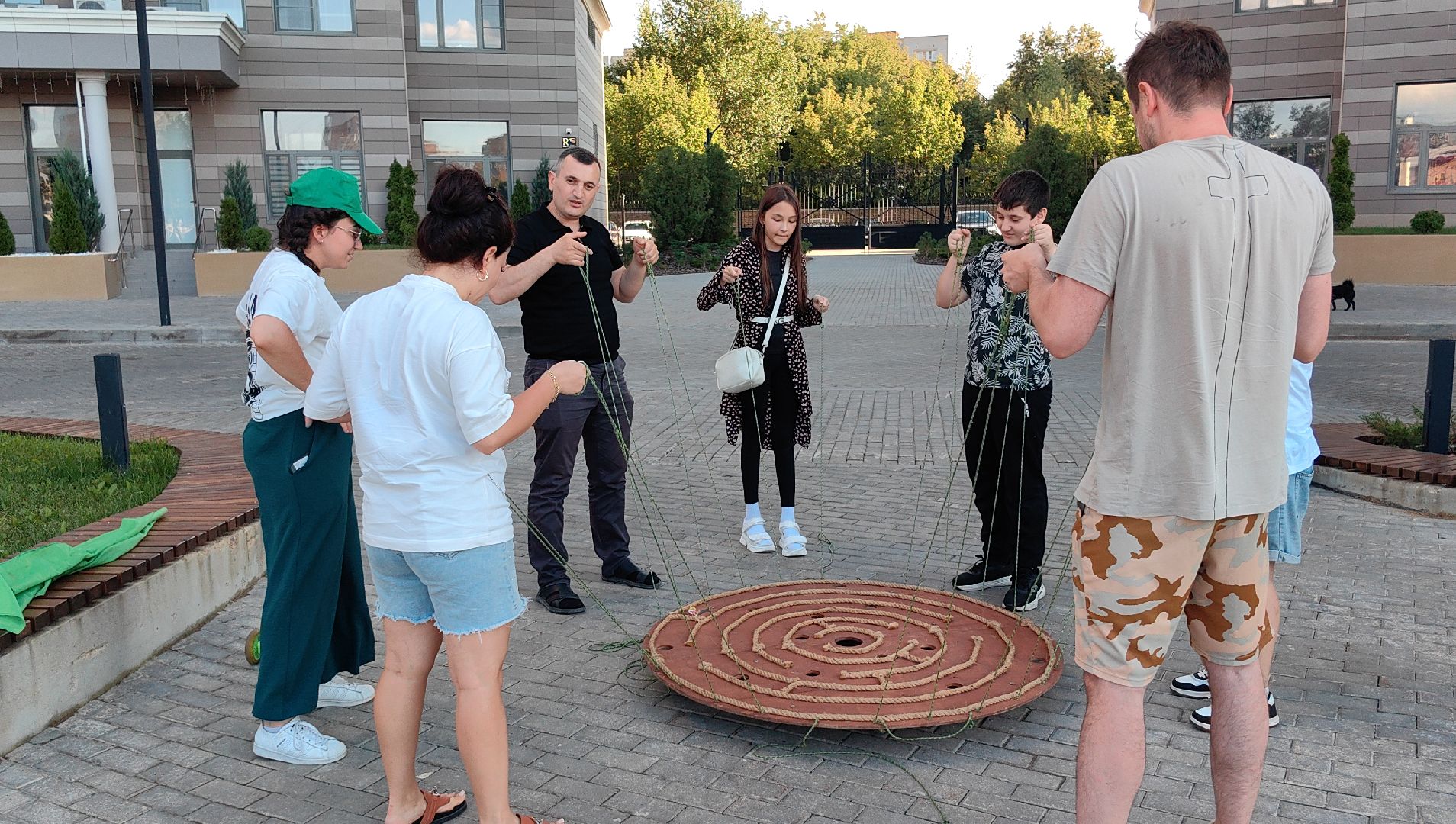 жилой комплекс, дом, семья, квест, девиз,