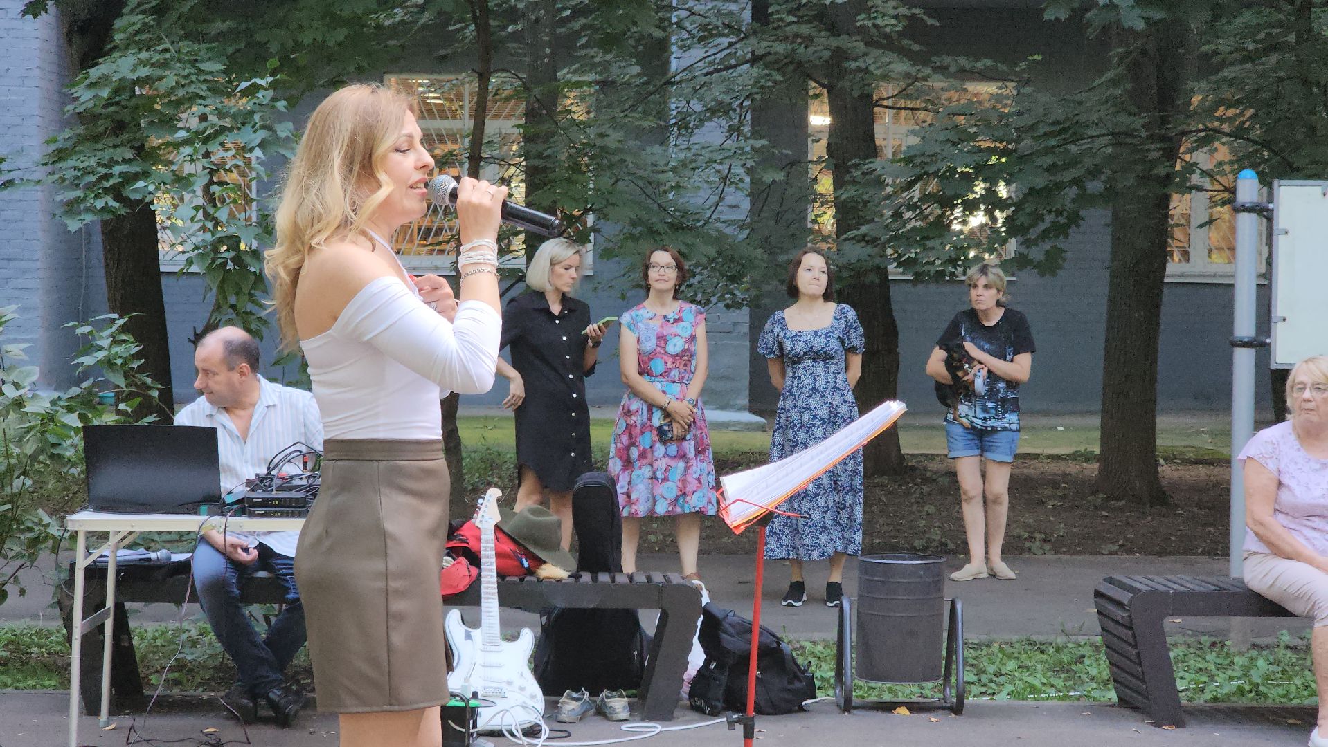 долгопрудный, международный день кошек, центральная библиотека, концерт, сквер, поющая строка, бездомные животные,