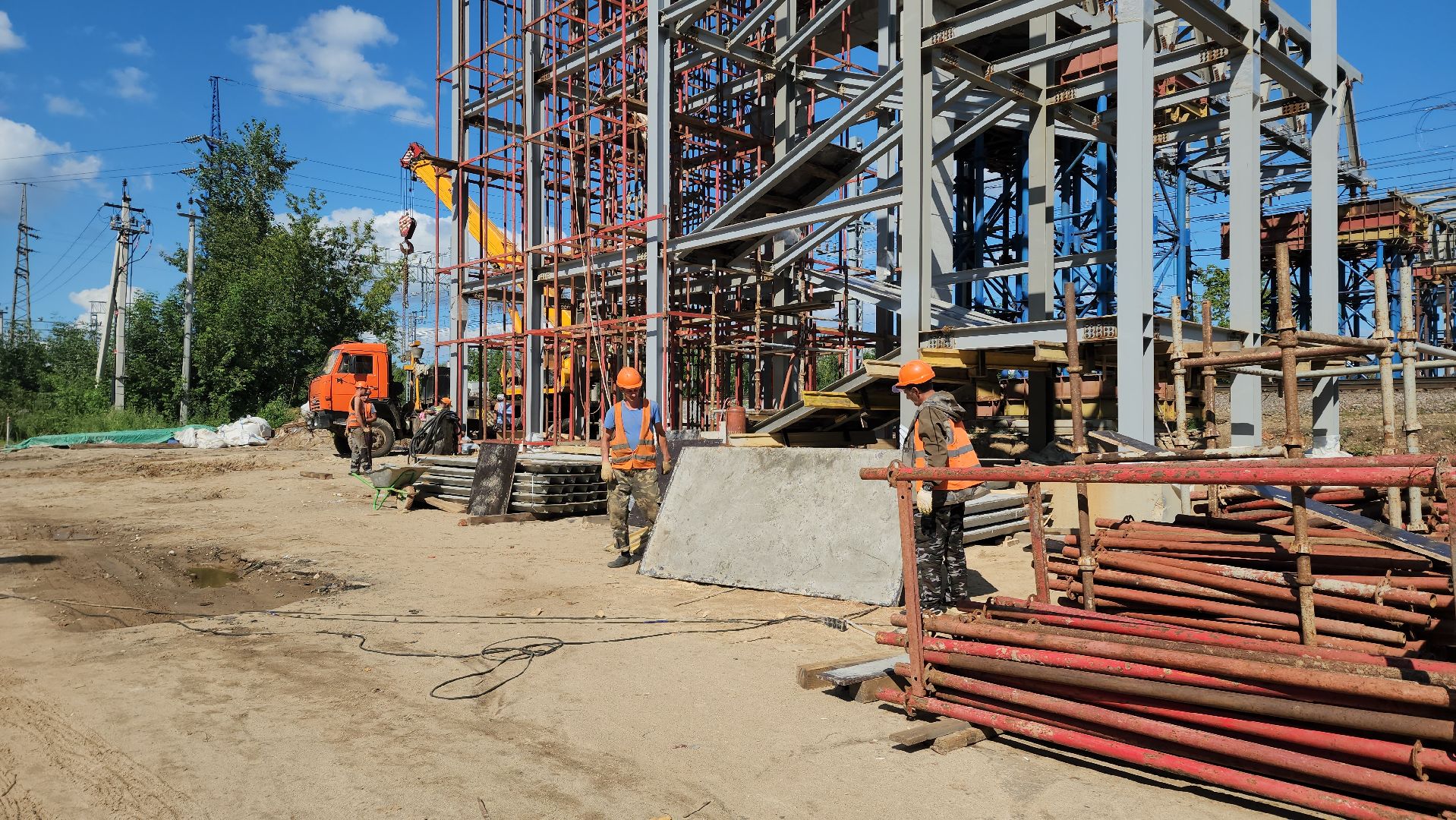 Пешеходный мост, Мост над железной дорогой, Бетонирование , Лобня,