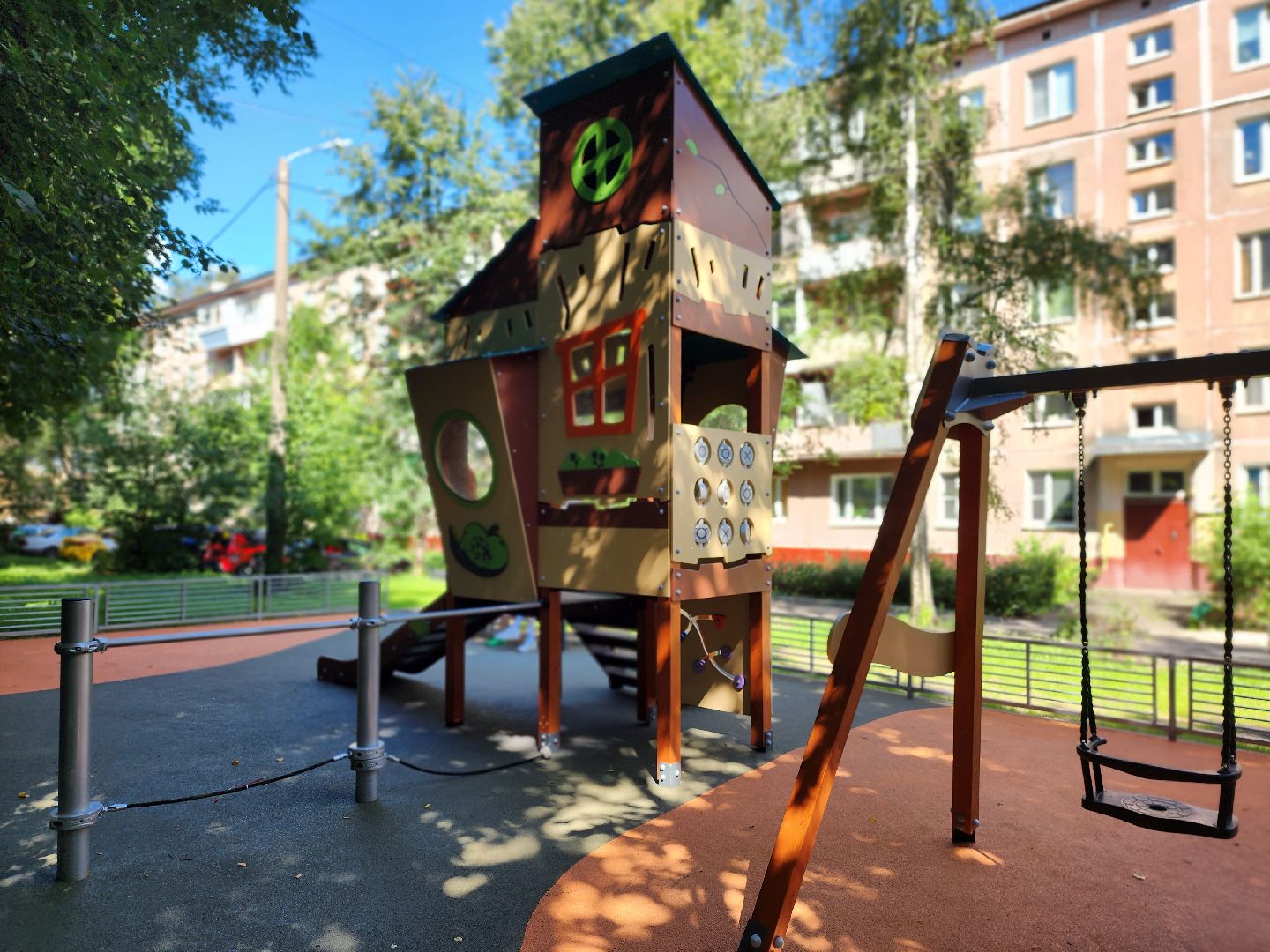 королёв, обновленная детская площадка, площадки на тему космоса,