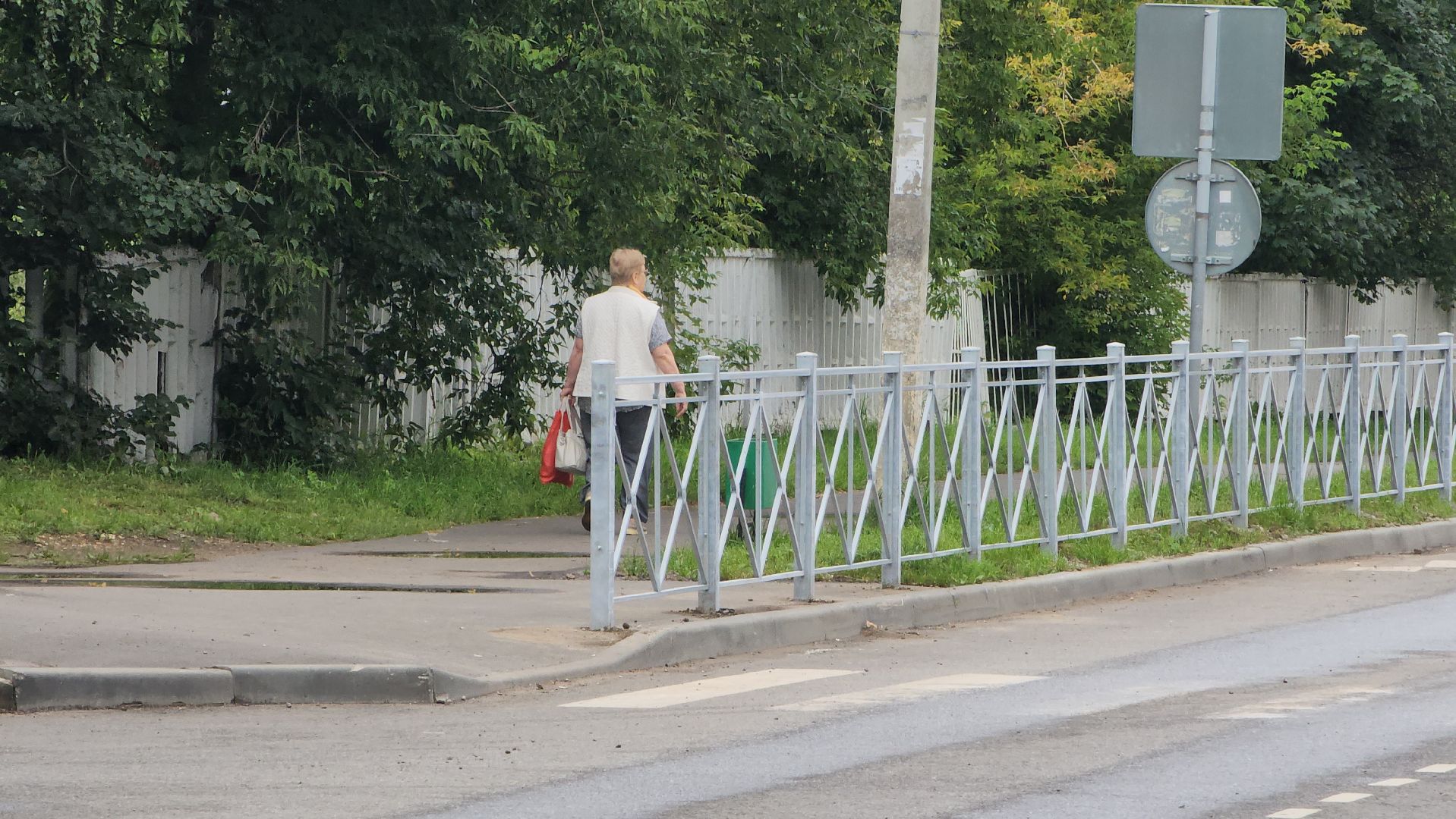 безопасное движение, дорожные знаки, дорожные ограждения, Лобня , Школа,