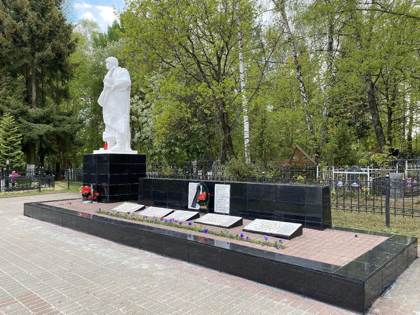 Чехов, старое кладбище, мемориал, ВОВ, День победы, братская могила