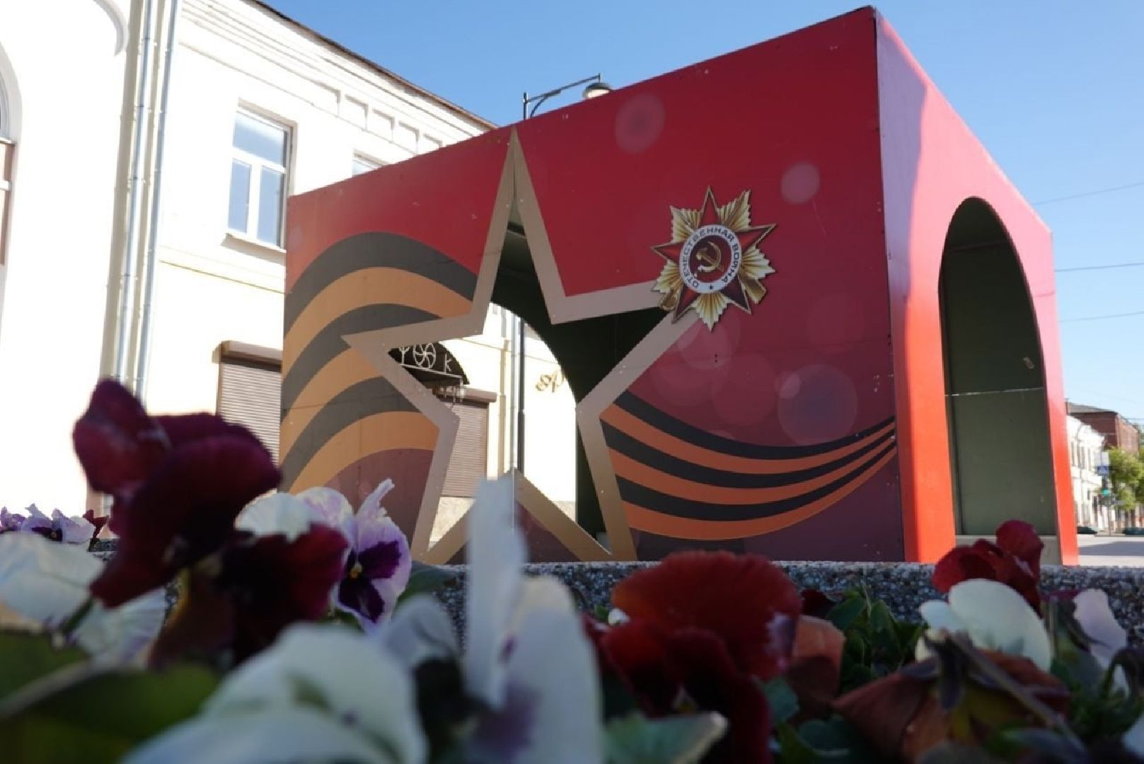 Серпухов, Подмосковье, День Победы, память, украсили город, флаги, триколор