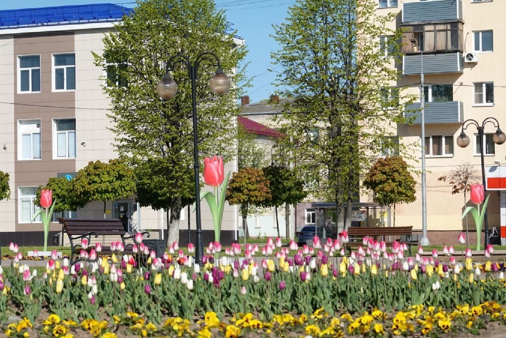 Серпухов, Подмосковье, День Победы, память, украсили город, флаги, триколор