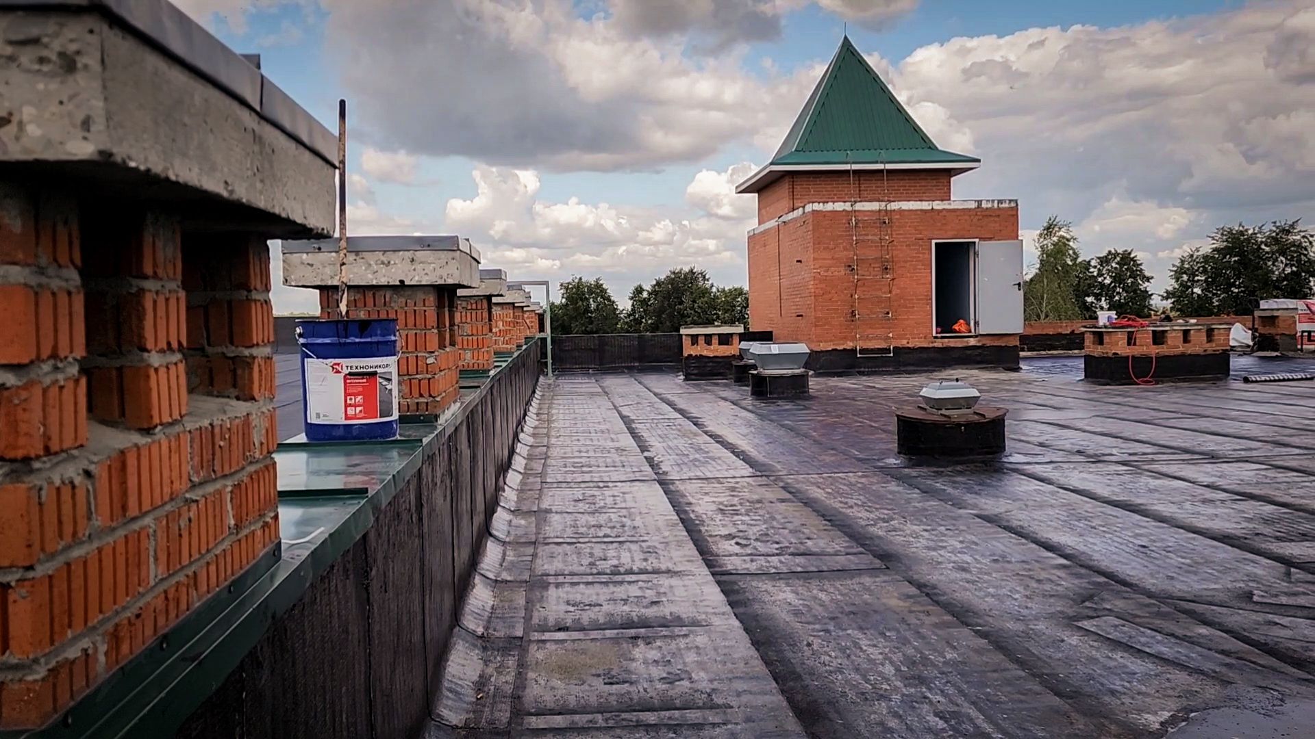 бронницы, ремонт кровли гимназии в бронницах, гимназия имени пушкина,  подготовка гимназии к новому учебному году ,