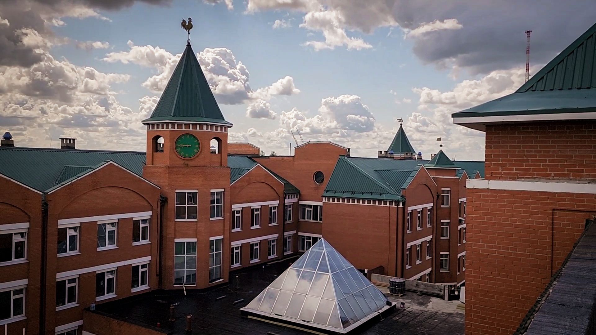 бронницы, ремонт кровли гимназии в бронницах, гимназия имени пушкина,  подготовка гимназии к новому учебному году ,