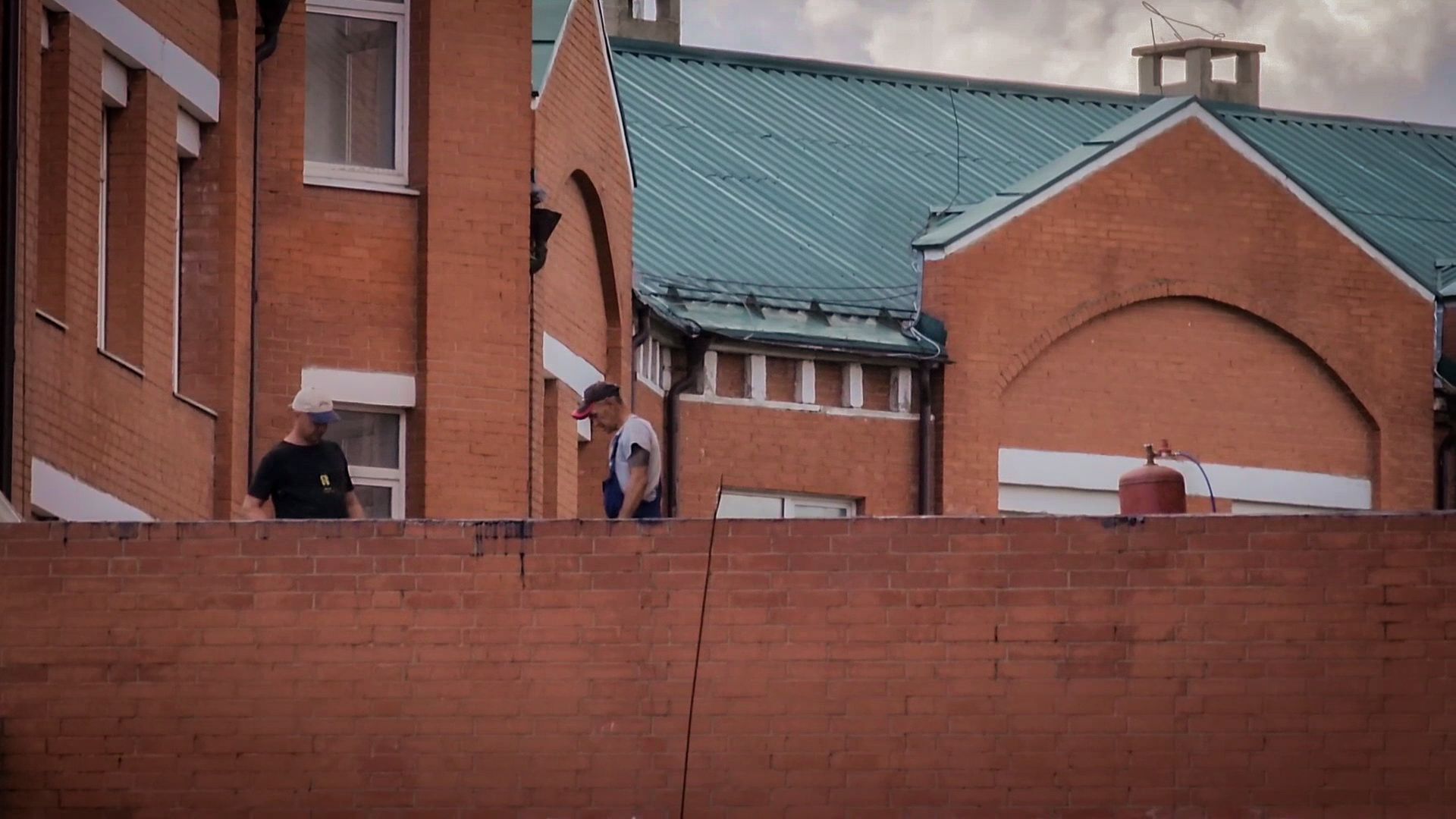 бронницы, ремонт кровли гимназии в бронницах, гимназия имени пушкина,  подготовка гимназии к новому учебному году ,