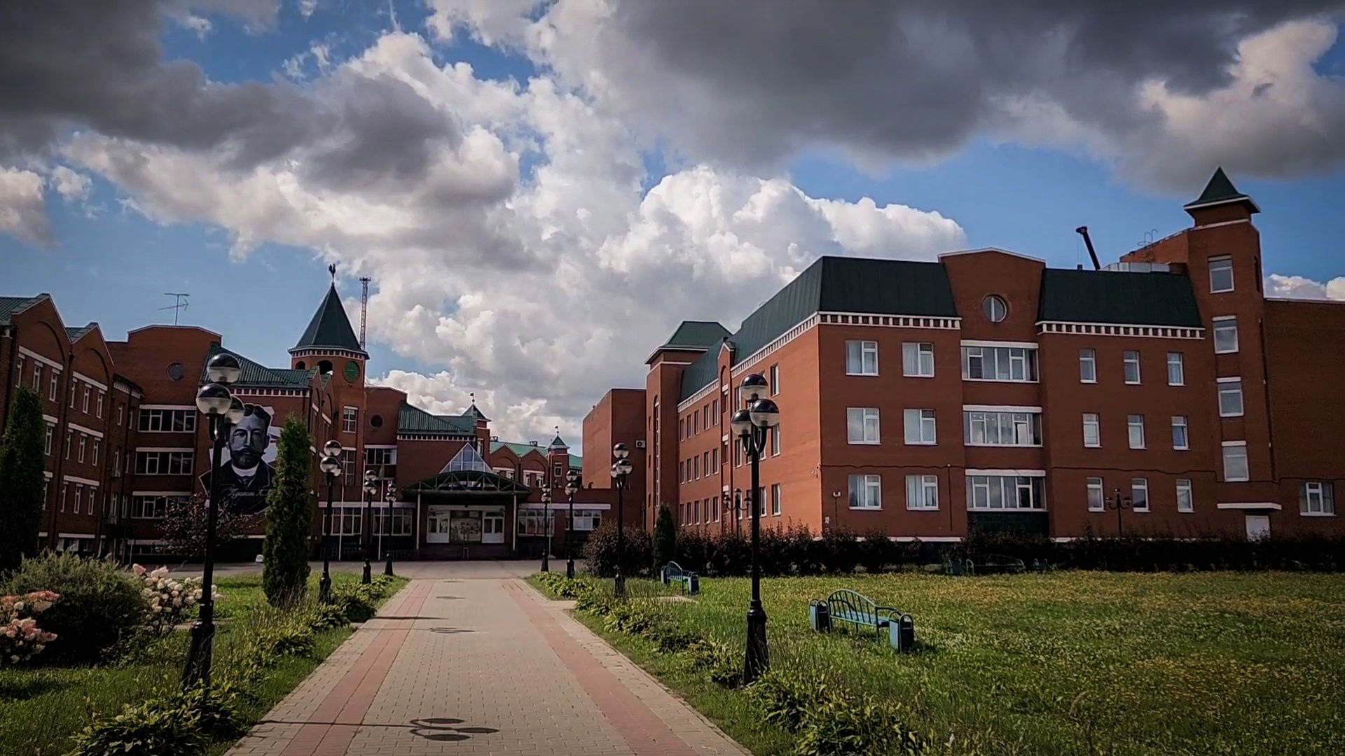 бронницы, ремонт кровли гимназии в бронницах, гимназия имени пушкина,  подготовка гимназии к новому учебному году ,