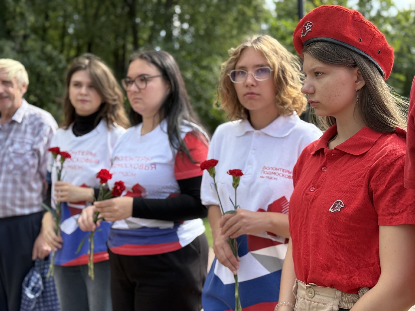 возложение цветов, памятная дата, волонтеры подмосковья,100 свирская воздушно-десантная  дивизия, великая отечественная война, десантники,акция памяти,