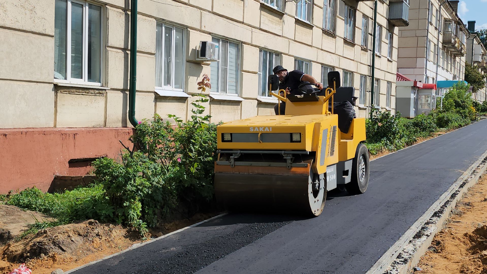 кашира, благоустройство, ремонт дорог, тротуары, поликлиниа,