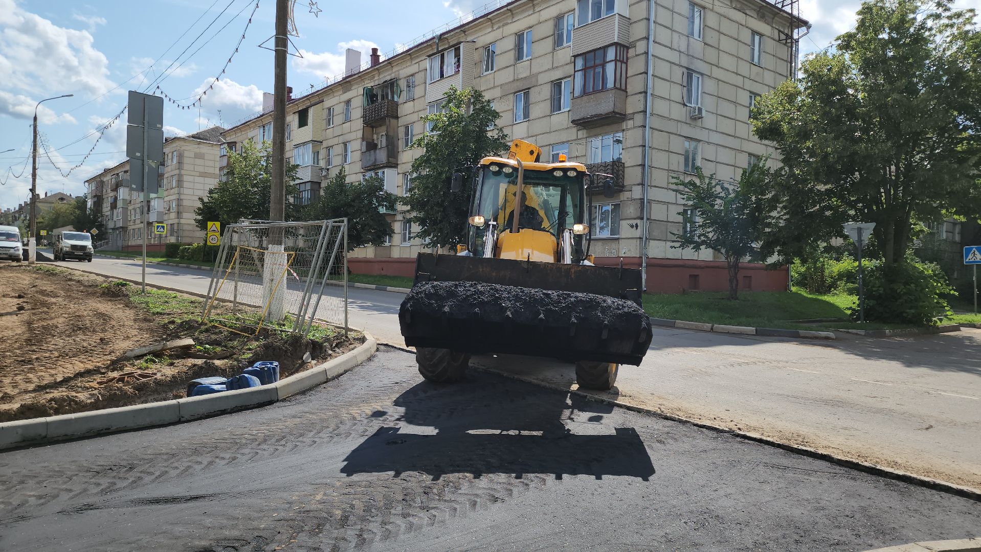 кашира, благоустройство, ремонт дорог, тротуары, поликлиниа,