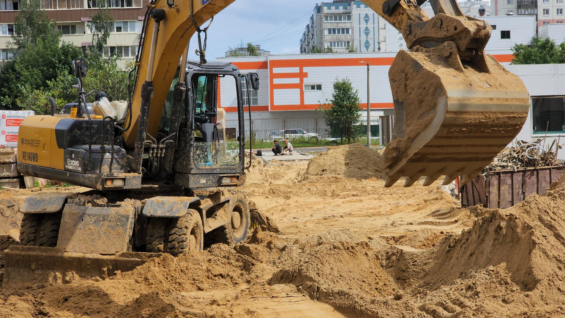 долгопрудный, 13 гимназия, пристройка на 300 мест,интерактивные доски, спортзал, стадион,