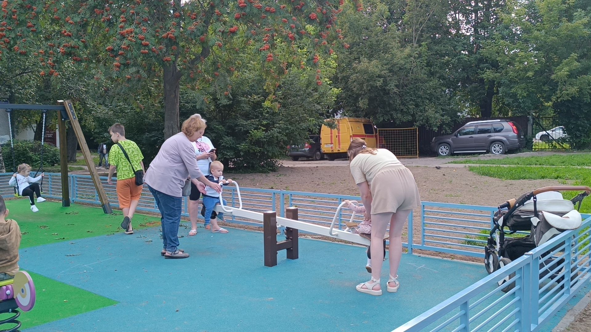 двор, лобня,детская  площадка,