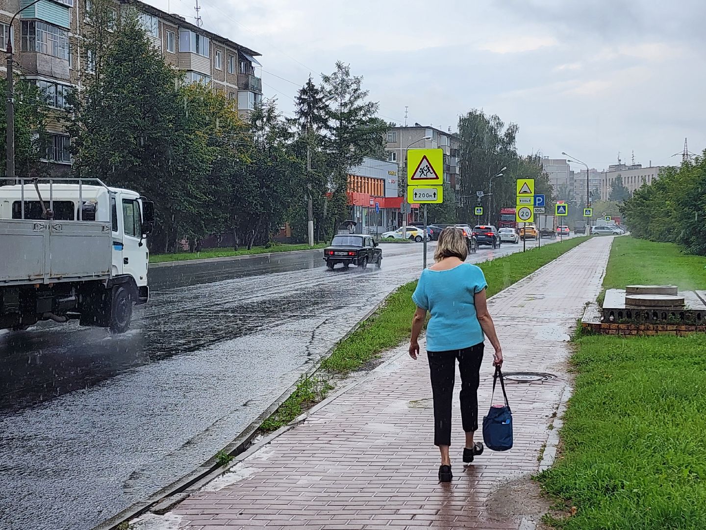 чехов, улица мира, дорожный ремонт, капремонт дороги, замена покрытия, новые тротуары и проходы, парковочные карманы, дорожные знаки, пешеходные переходы, госпрограмма московской области, развитие дорожного комплекса,