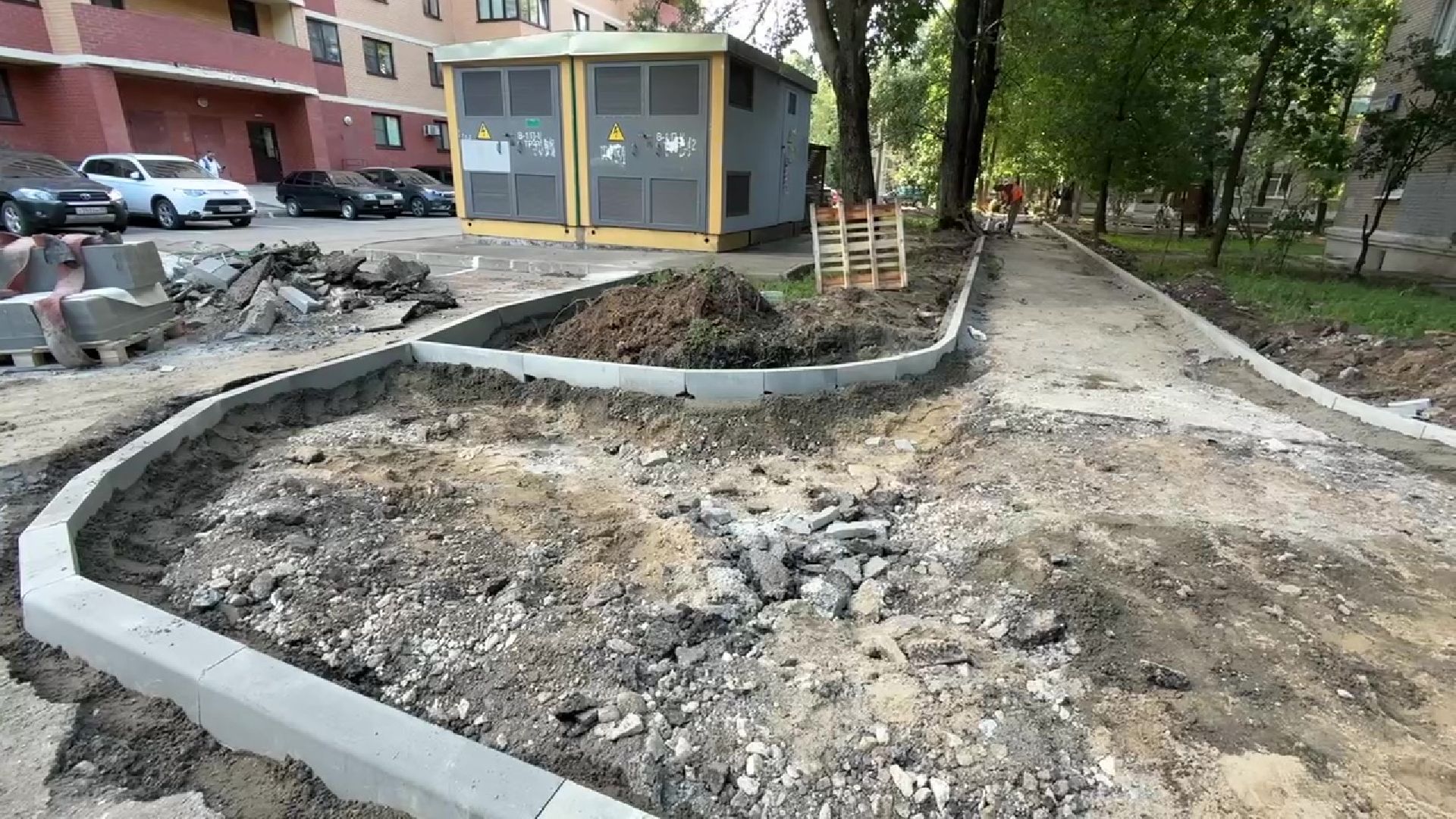 Реутов, благоуствойство, дворовая территория, бордюры, парковки, проезд спецтехники,