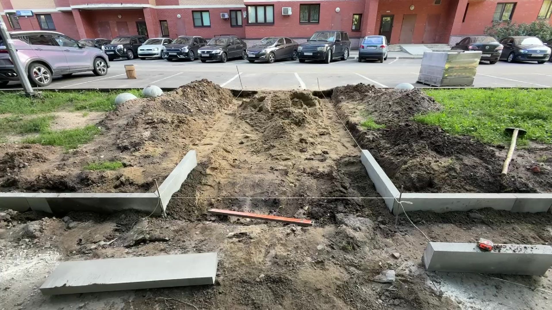 Реутов, благоуствойство, дворовая территория, бордюры, парковки, проезд спецтехники,